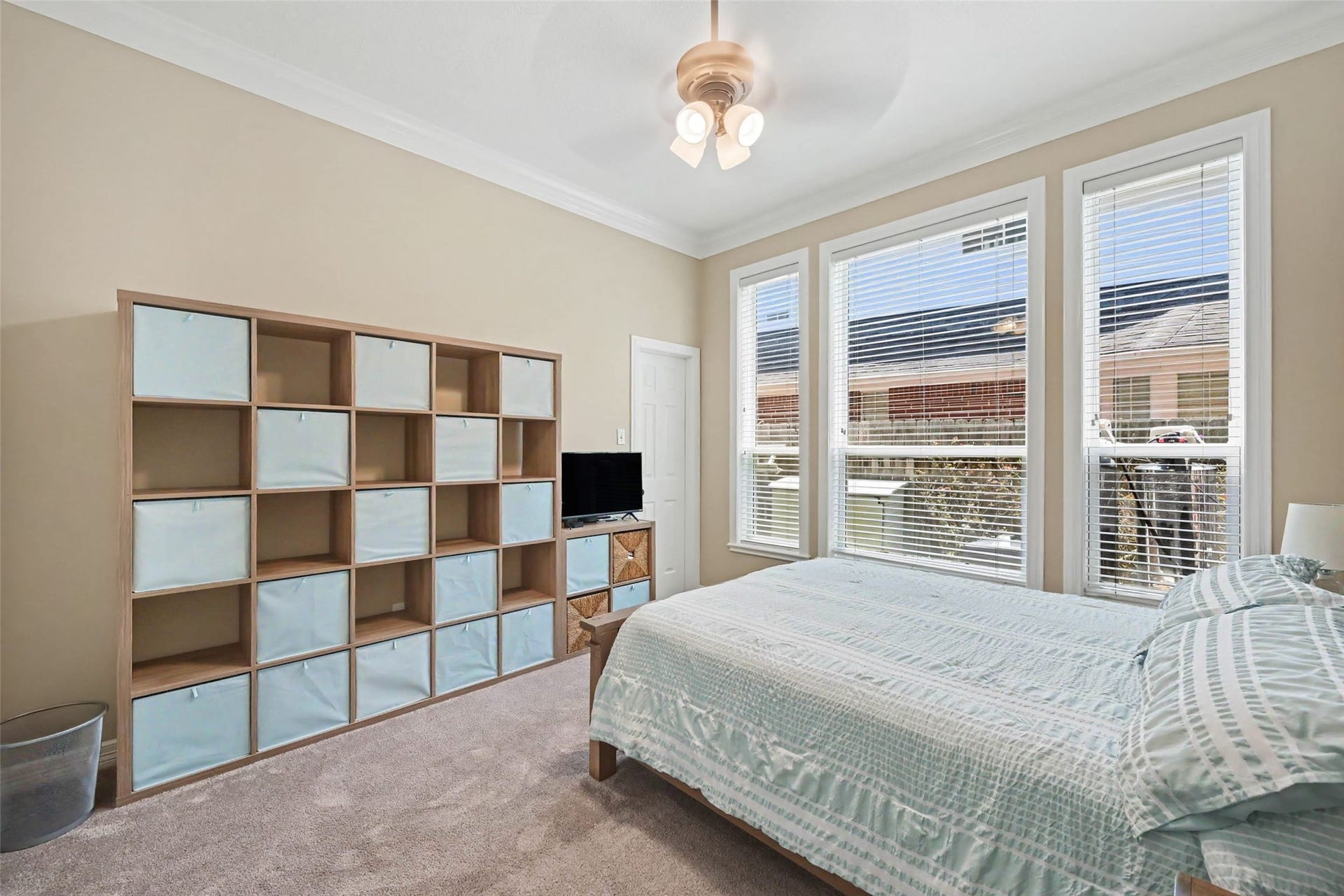 2907 Winding Shore Lane, Katy, TX 77450 Bright and inviting additional downstairs bedroom featuring large windows that fill the space with natural light and a spacious walk-in closet offering excellent storage.