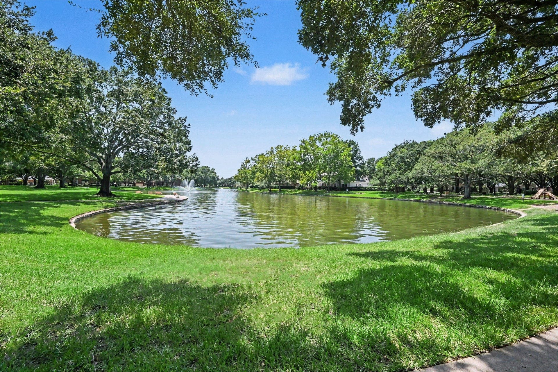 2907 Winding Shore Lane, Katy, TX 77450 A serene lake surrounded by lush greenery is within walking distance of the home, offering a tranquil setting perfect for leisurely walks, peaceful moments, and enjoying the beauty of nature..