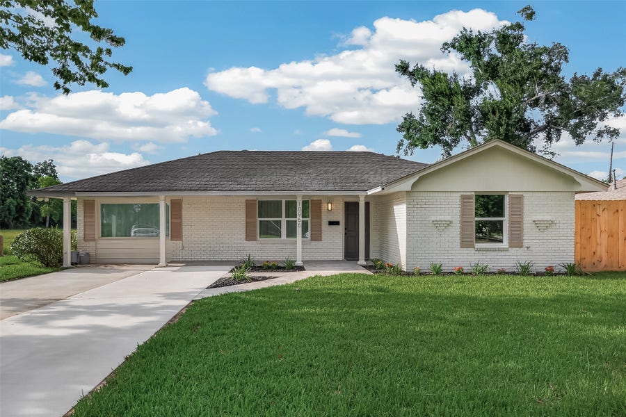 Property photo for 10966 Shadow Wood Dr, Houston, TX