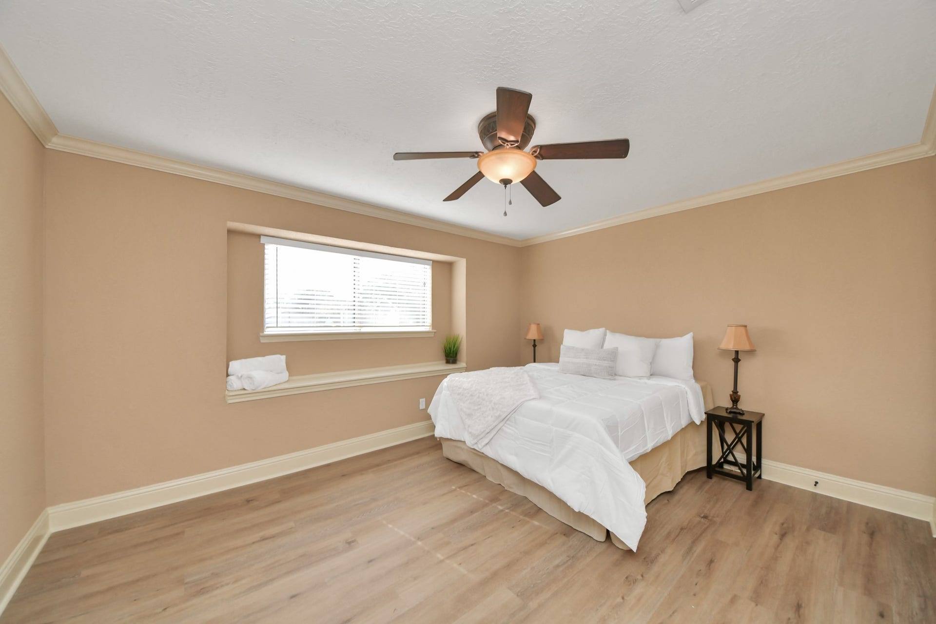 935 Grand Junction Drive, Katy, TX 77450 The recessed window with an extended ledge adds architectural character and provides a lovely spot for decorative accents. A comfortable space to relax and recharge at the end of the day.