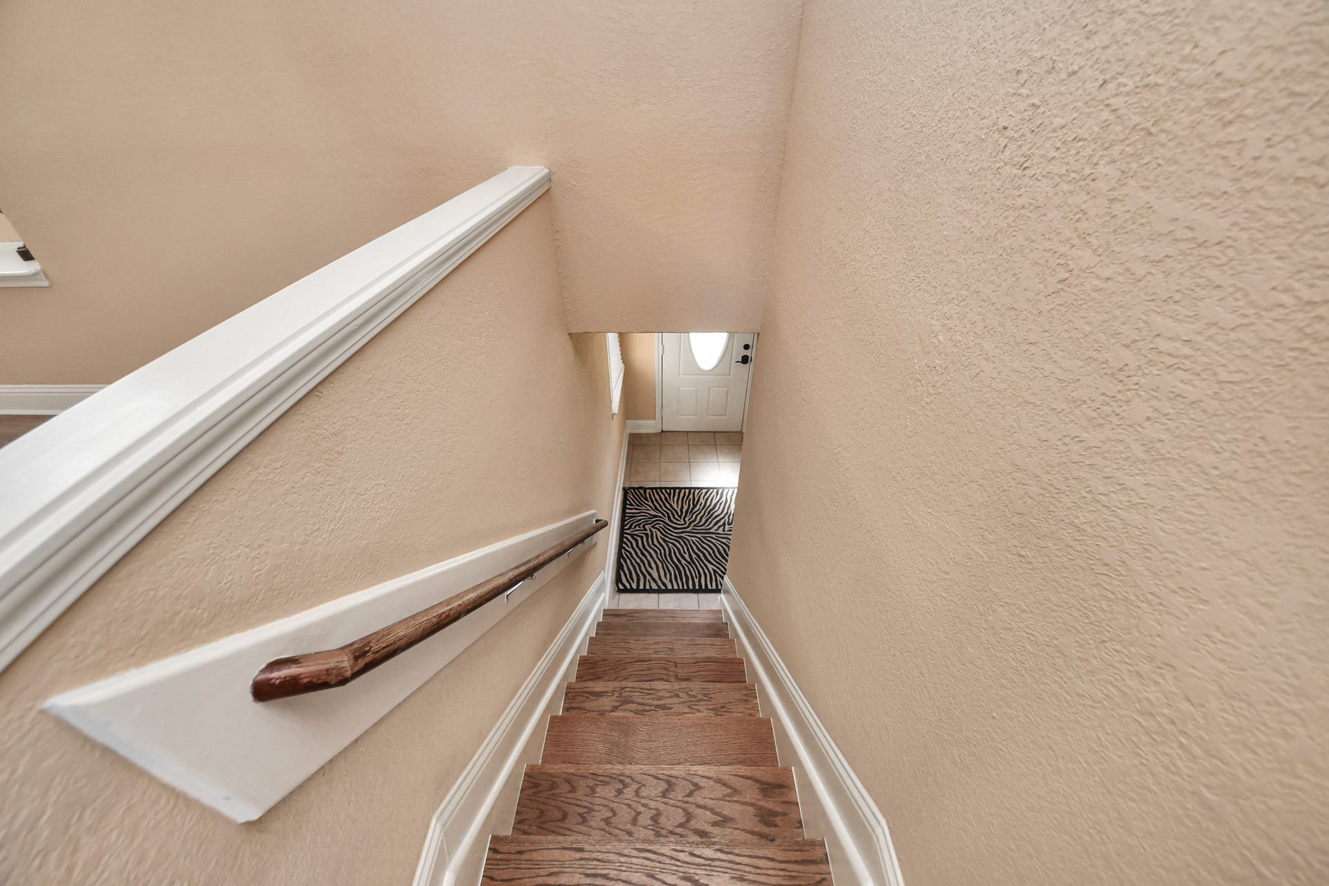 935 Grand Junction Drive, Katy, TX 77450 Follow the beautiful wood-look staircase to the lower level, where a thoughtfully designed split-level layout creates a wonderful sense of separation between living spaces.