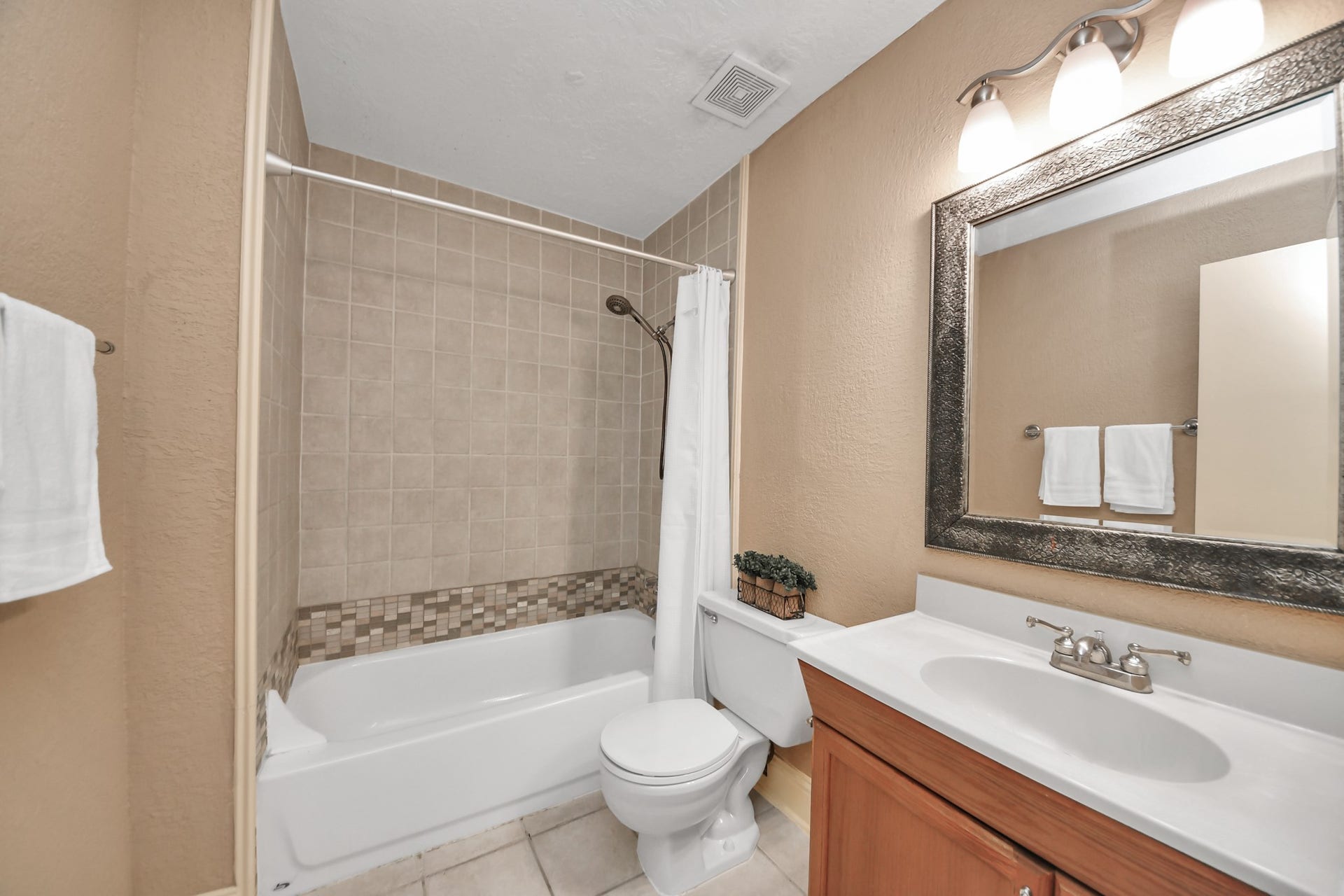 935 Grand Junction Drive, Katy, TX 77450 A tub-and-shower combination provides flexibility for daily routines, and the tile flooring offers a durable, easy-to-maintain surface. Conveniently located near the primary bedroom and main living areas, this bathroom is designed for everyday ease.
