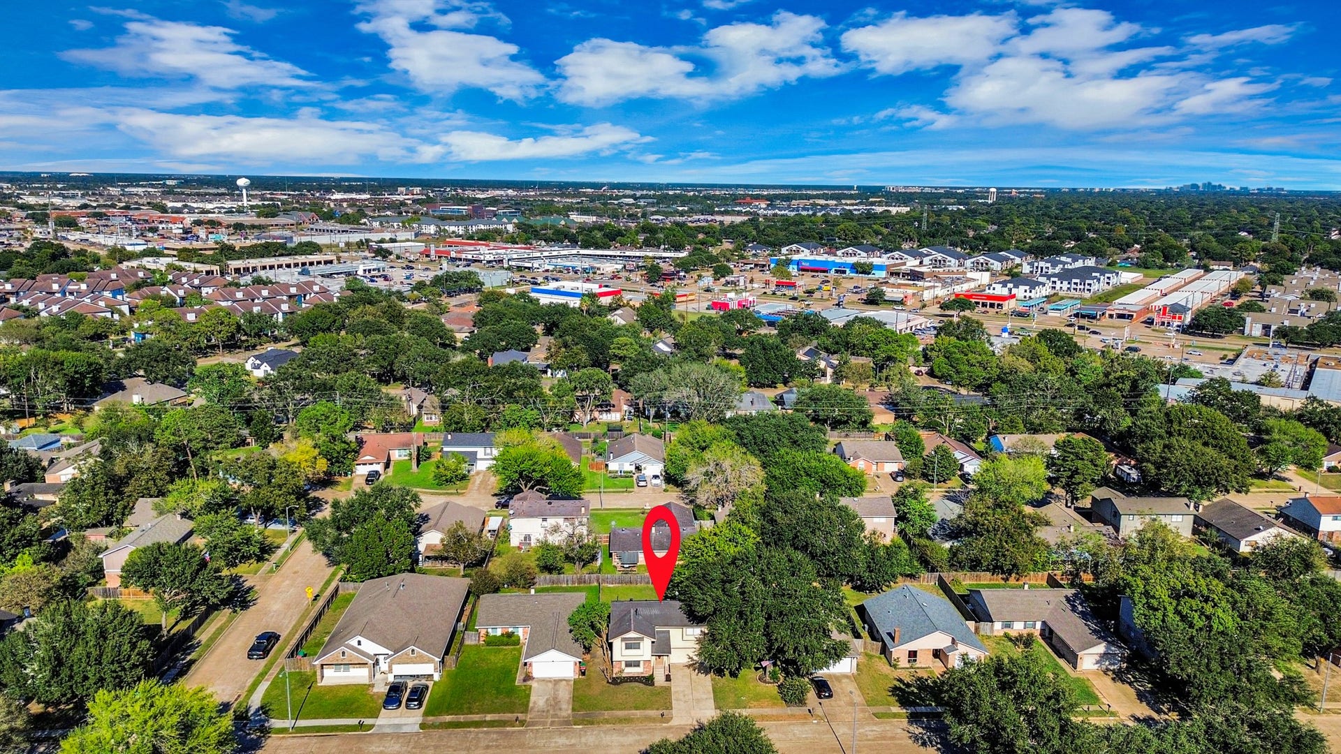 935 Grand Junction Drive, Katy, TX 77450 Welcome to Silverstone, where mature trees, established residential streets, and the convenience of Katy living come together.