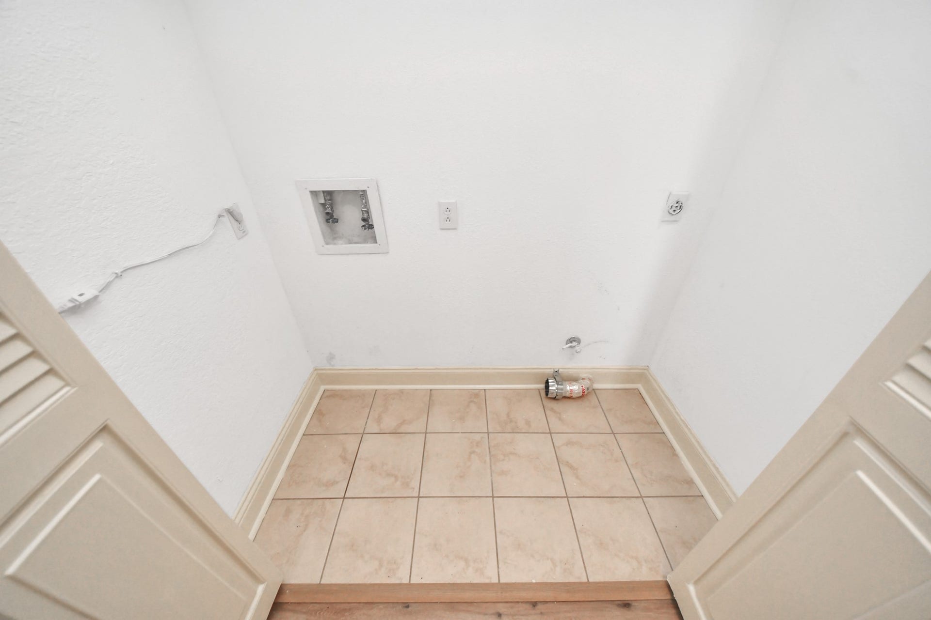 935 Grand Junction Drive, Katy, TX 77450 This upstairs laundry closet is thoughtfully located in the hallway near the primary bedroom and primary bathroom, making everyday laundry tasks easier and more convenient.