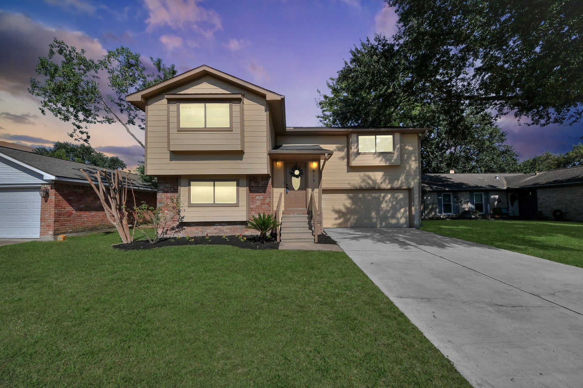 935 Grand Junction Drive, Katy, TX 77450 Nestled in Katys established Silverstone neighborhood, 935 Grand Junction offers a unique floor plan designed for comfortable everyday living. Your next chapter could begin right here!