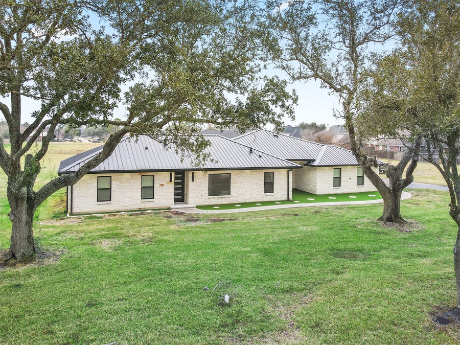 Property photo for 4002 Dixie Farm Road, Pearland, TX