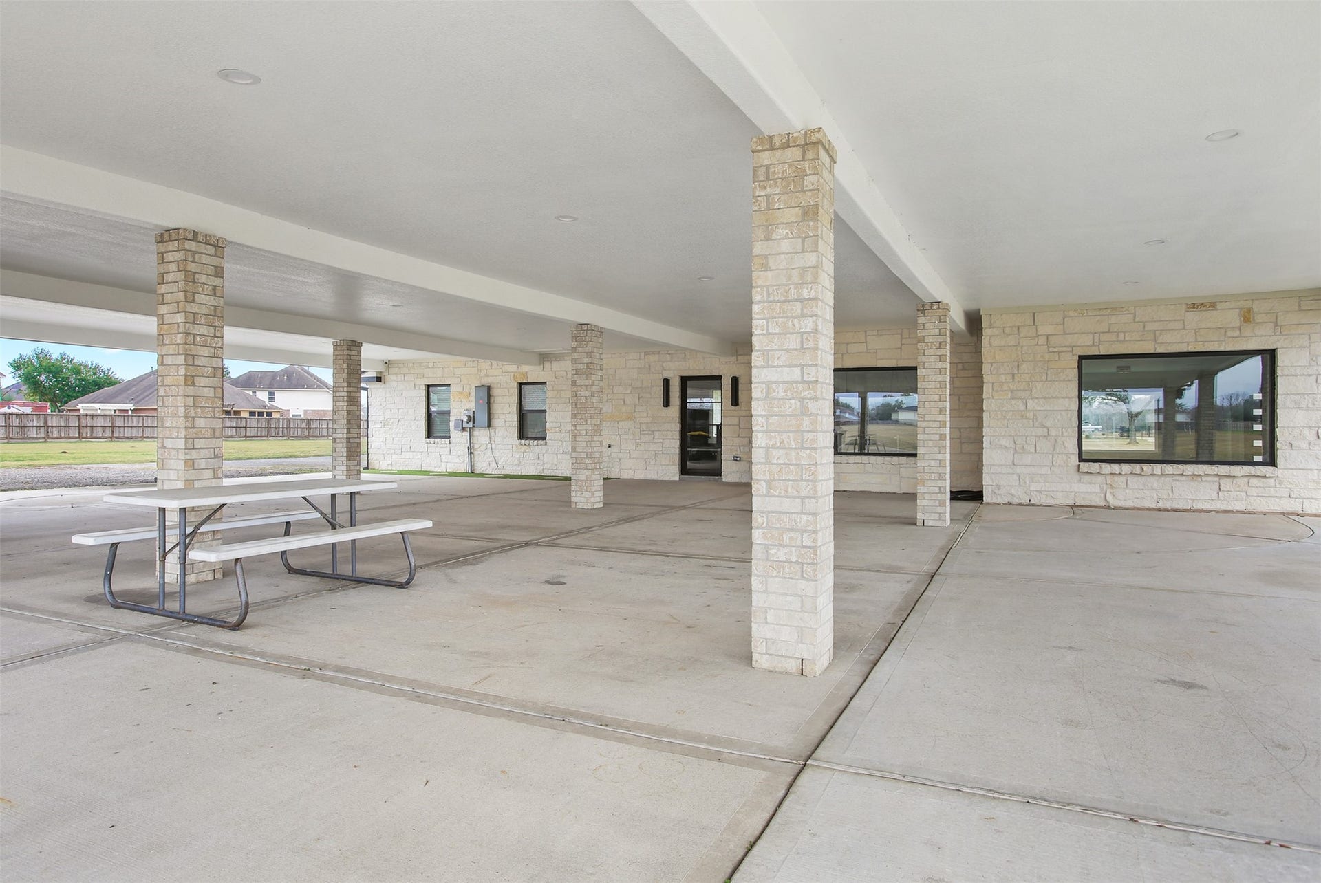 4002 Dixie Farm Road, Pearland, TX 77581