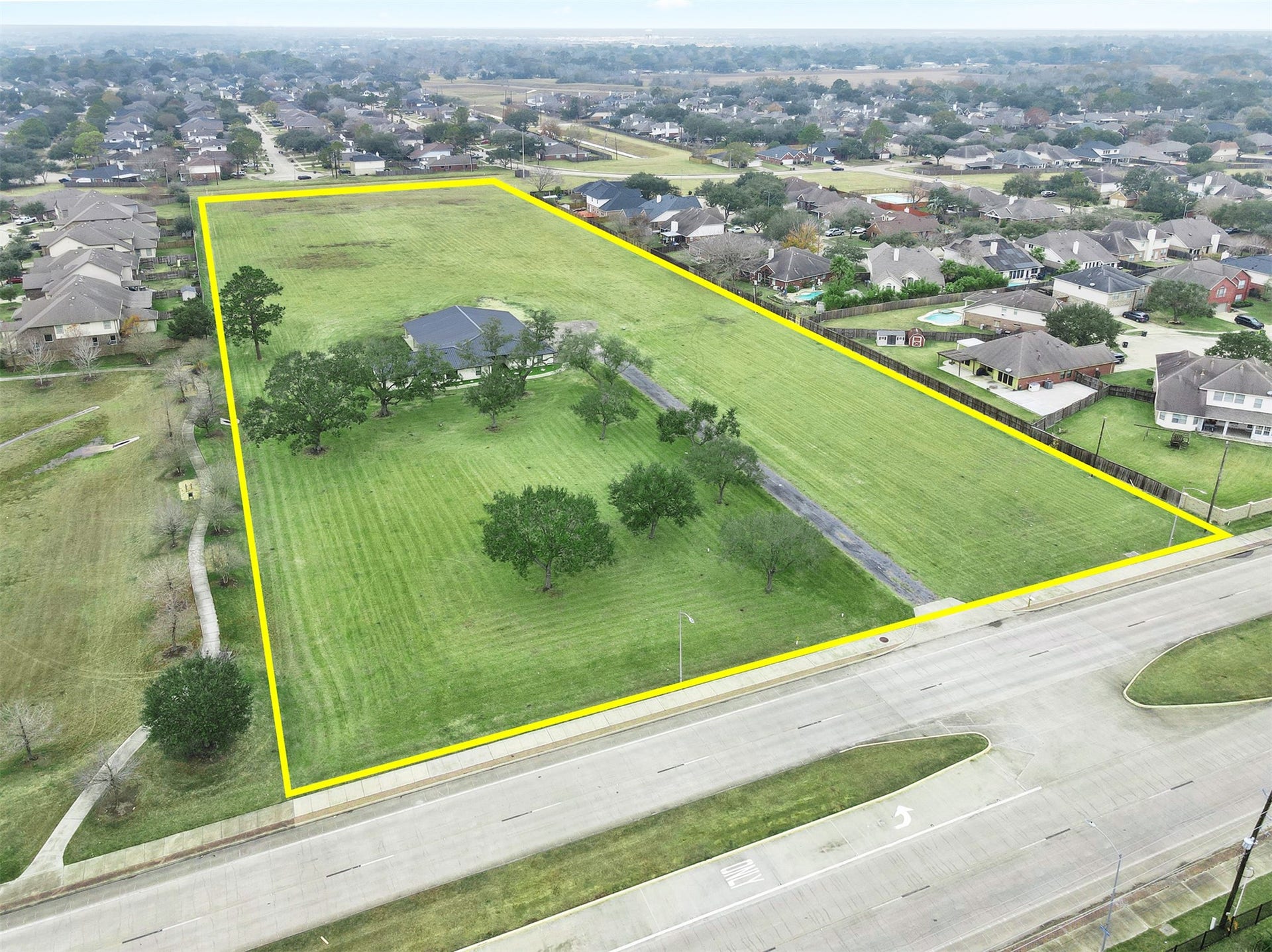 4002 Dixie Farm Road, Pearland, TX 77581