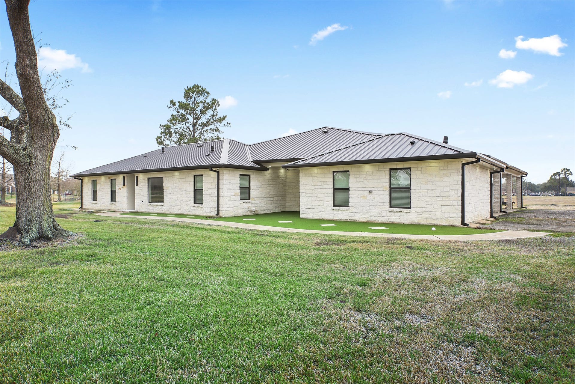 4002 Dixie Farm Road, Pearland, TX 77581