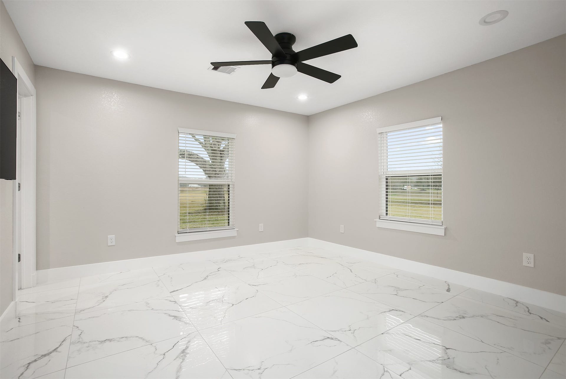 4002 Dixie Farm Road, Pearland, TX 77581