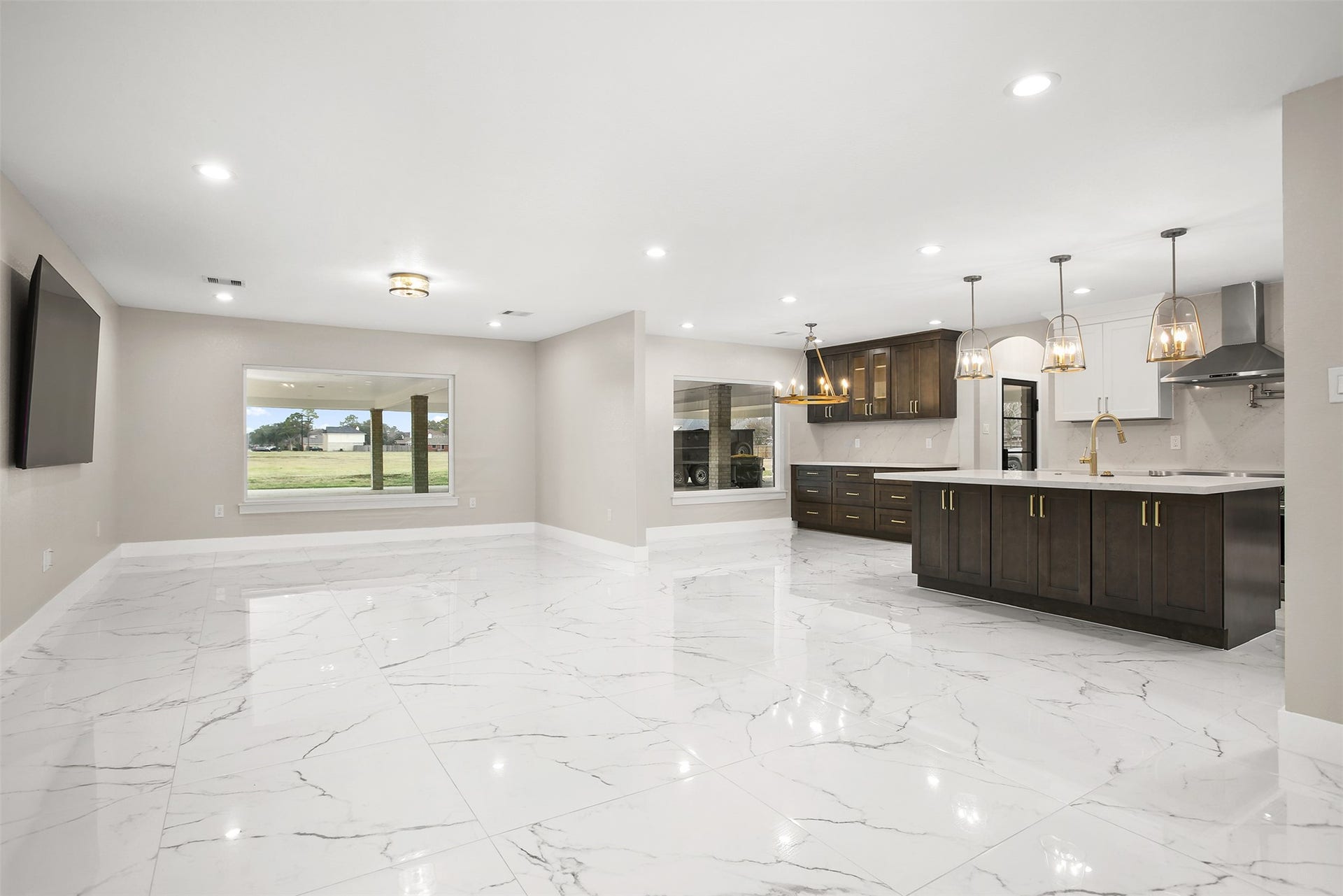 4002 Dixie Farm Road, Pearland, TX 77581