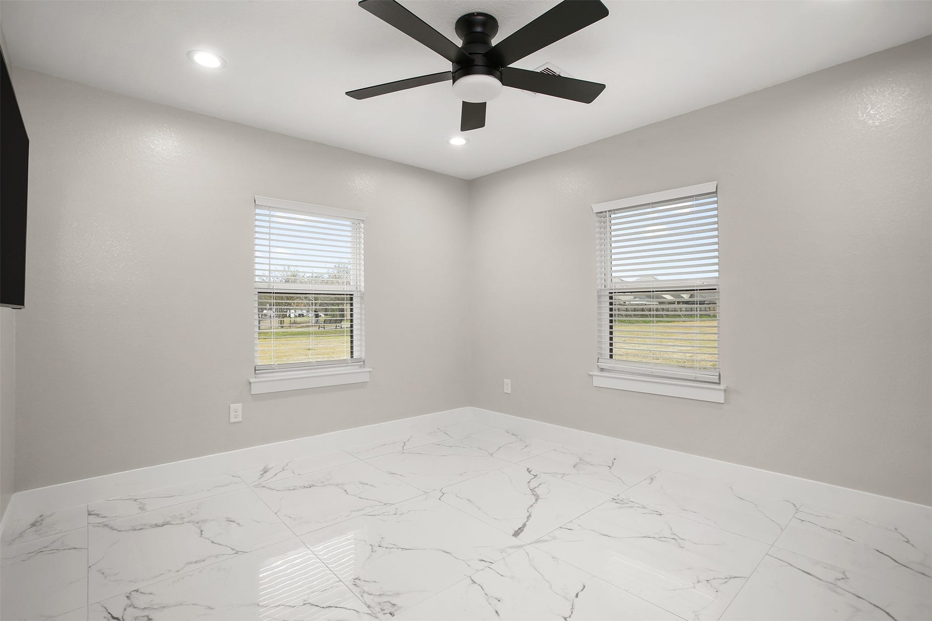 4002 Dixie Farm Road, Pearland, TX 77581