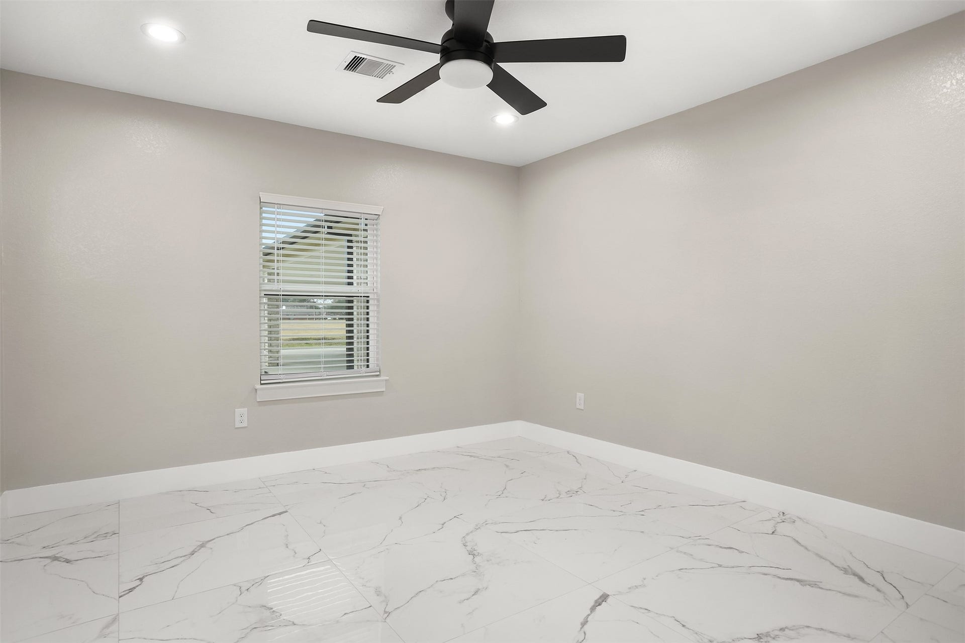 4002 Dixie Farm Road, Pearland, TX 77581