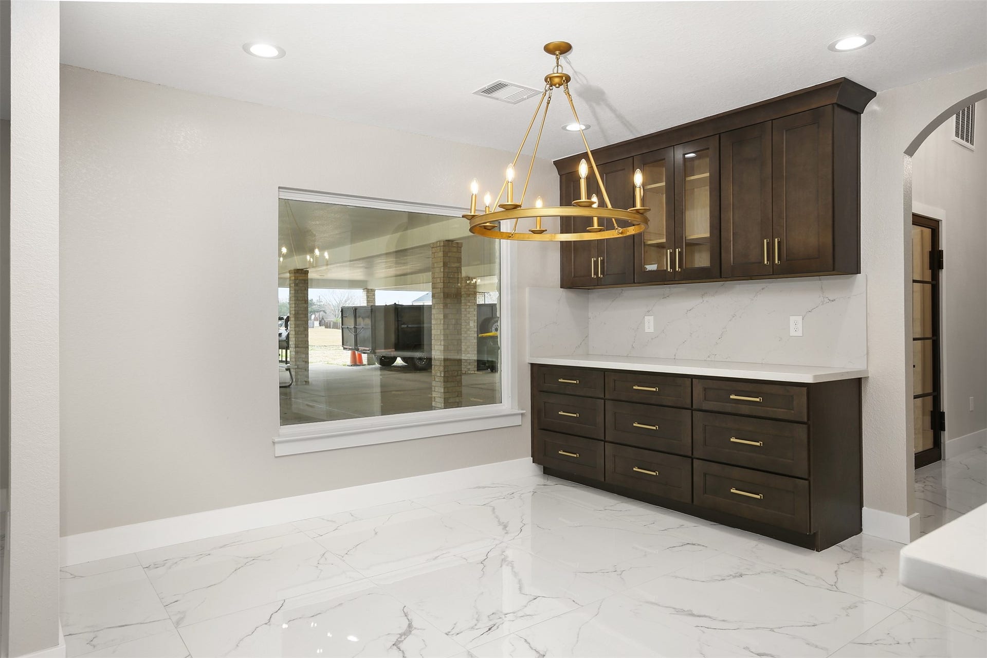 4002 Dixie Farm Road, Pearland, TX 77581