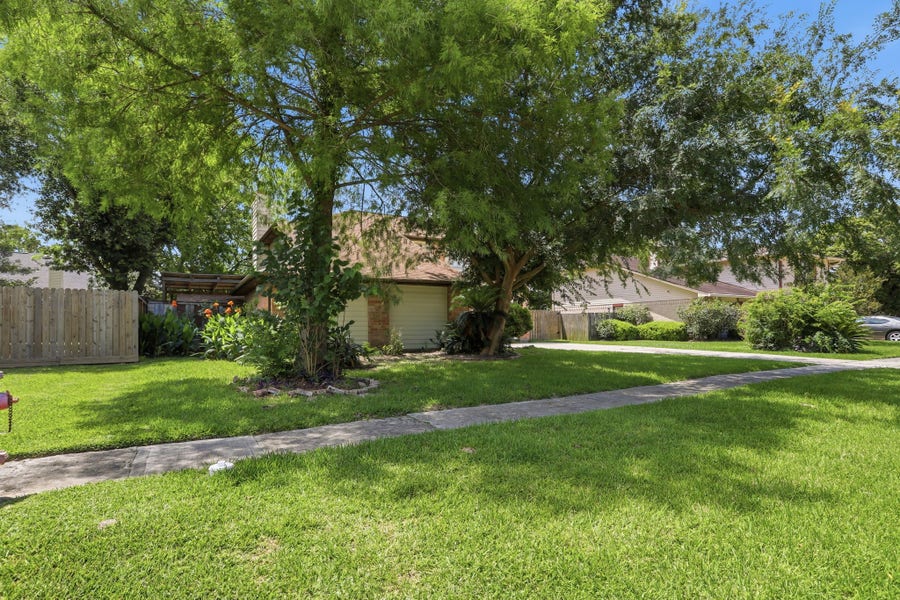 Property photo for 2315 Hampton Road, League City, TX