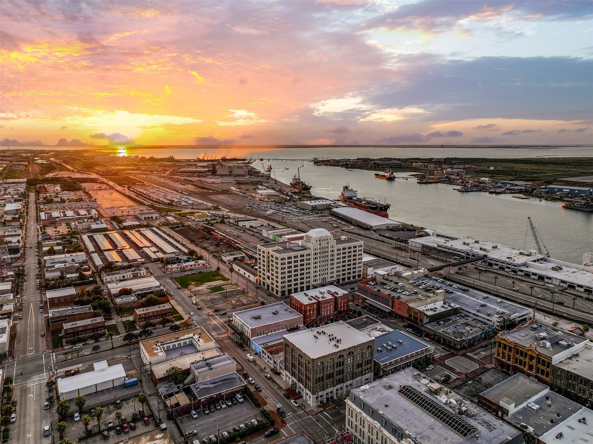 2400 Mechanic Street, #204, Galveston, TX 77550 2400 Mechanic Street, #204, Galveston, TX 77550