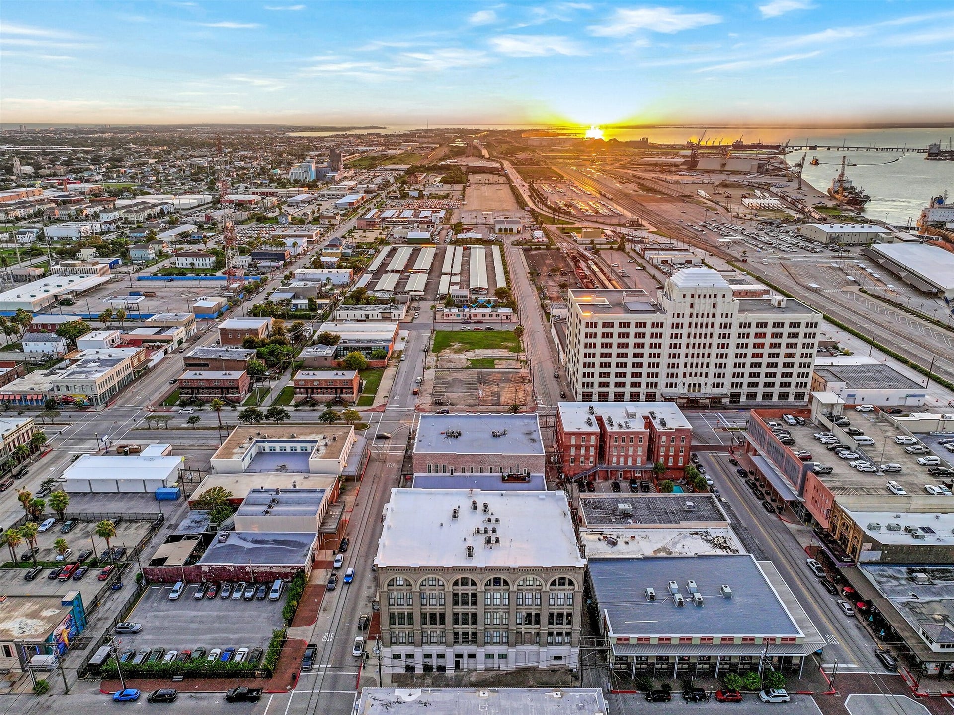 2400 Mechanic Street, #204, Galveston, TX 77550 2400 Mechanic Street, #204, Galveston, TX 77550