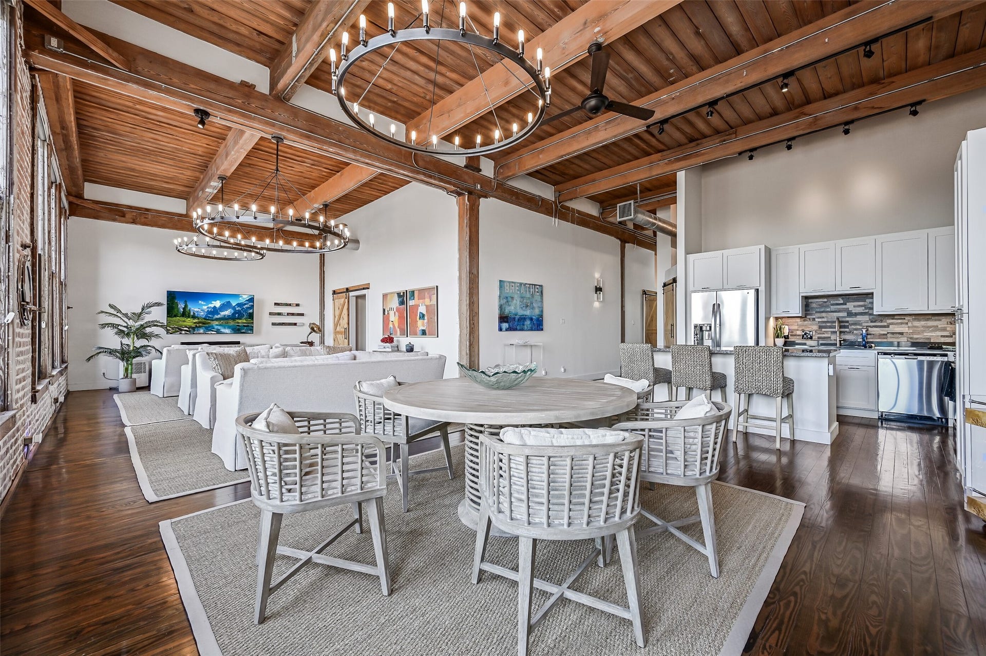 2400 Mechanic Street, #204, Galveston, TX 77550 2400 Mechanic Street, #204, Galveston, TX 77550