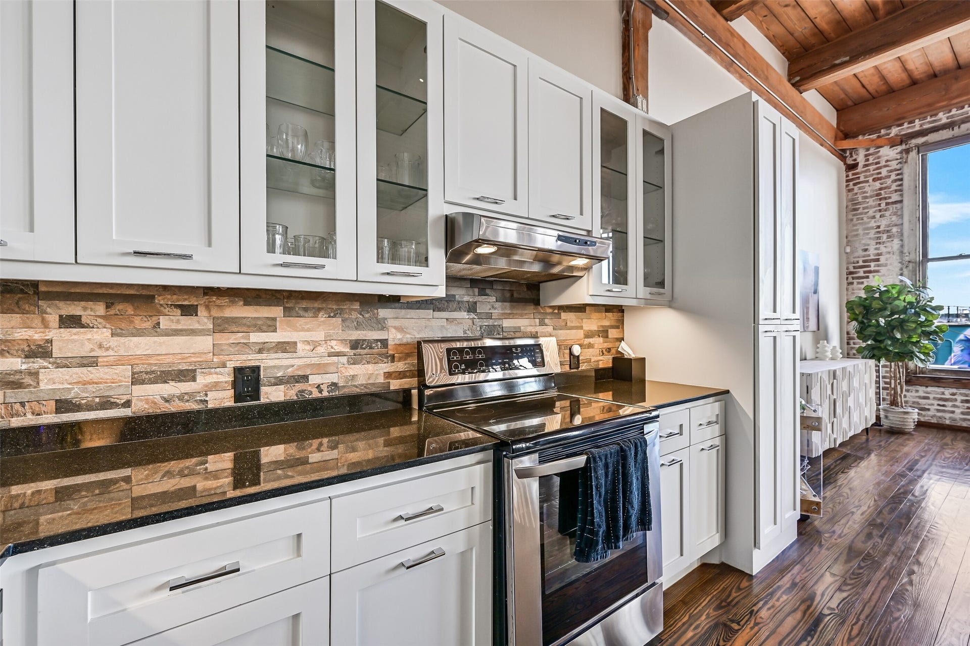2400 Mechanic Street, #204, Galveston, TX 77550 2400 Mechanic Street, #204, Galveston, TX 77550