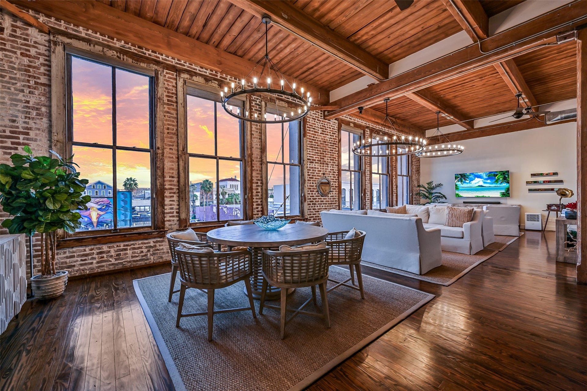 2400 Mechanic Street, #204, Galveston, TX 77550 2400 Mechanic Street, #204, Galveston, TX 77550