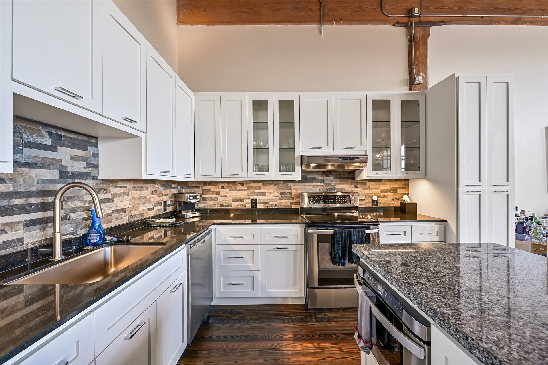 2400 Mechanic Street, #204, Galveston, TX 77550 2400 Mechanic Street, #204, Galveston, TX 77550