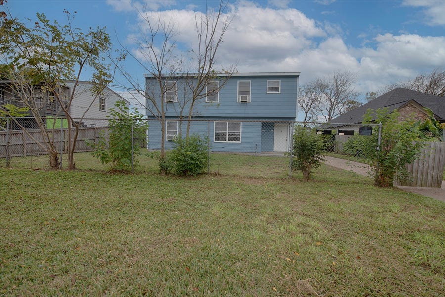Property photo for 1211 1st Avenue N, Texas City, TX