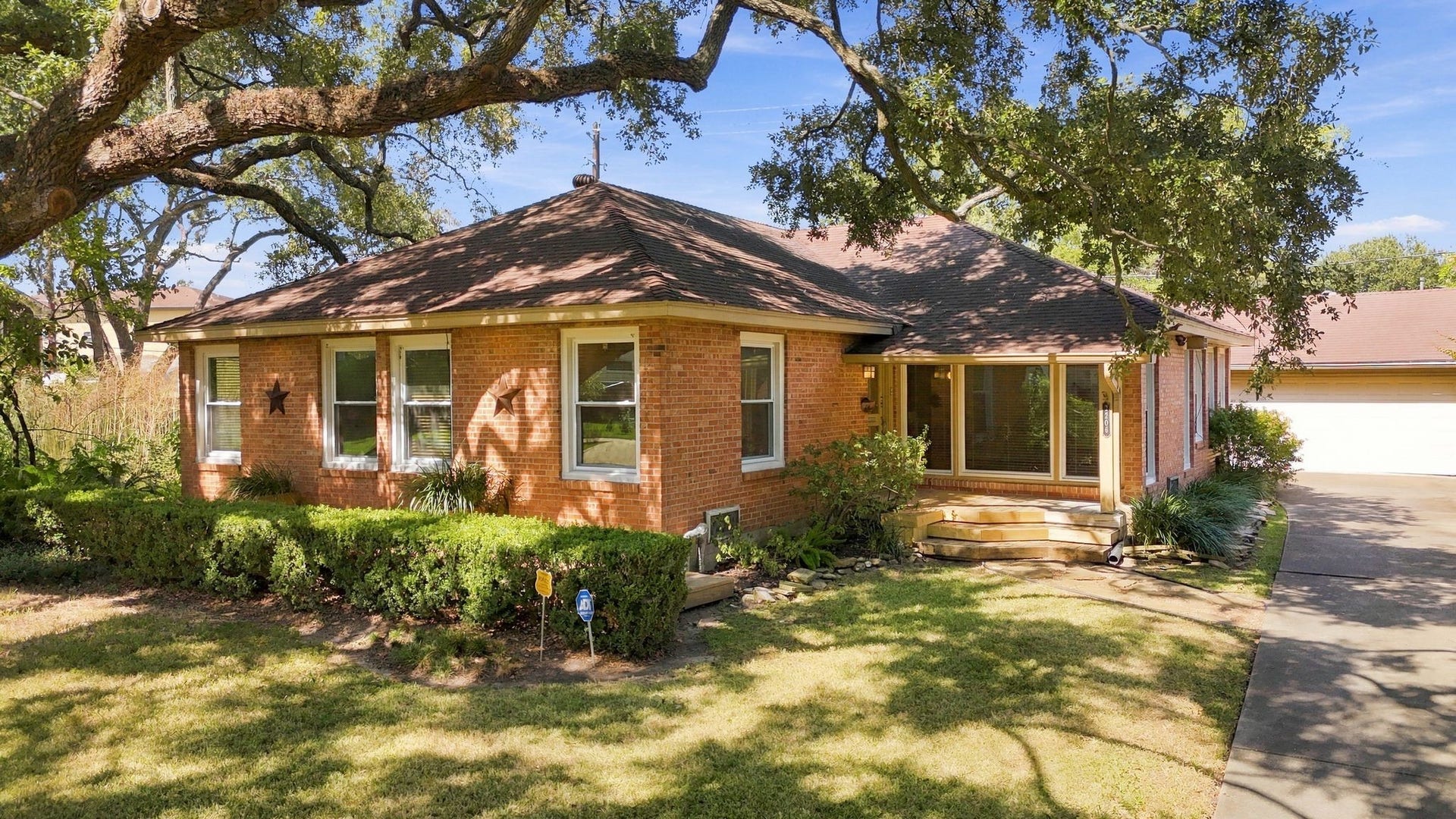 2206 Macarthur Street, Houston, TX 77030 This home has two seating areas in front. One is tucked behind the boxwoods along the front of the house and the other is a welcoming covered front porch