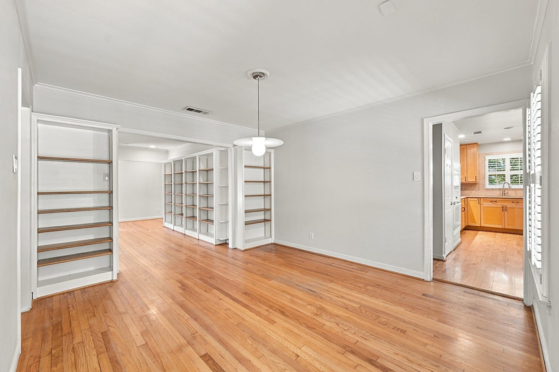 2206 Macarthur Street, Houston, TX 77030 Dining room has built in shelves for tabletop accessories or framed photos. Dining room opens to kitchen