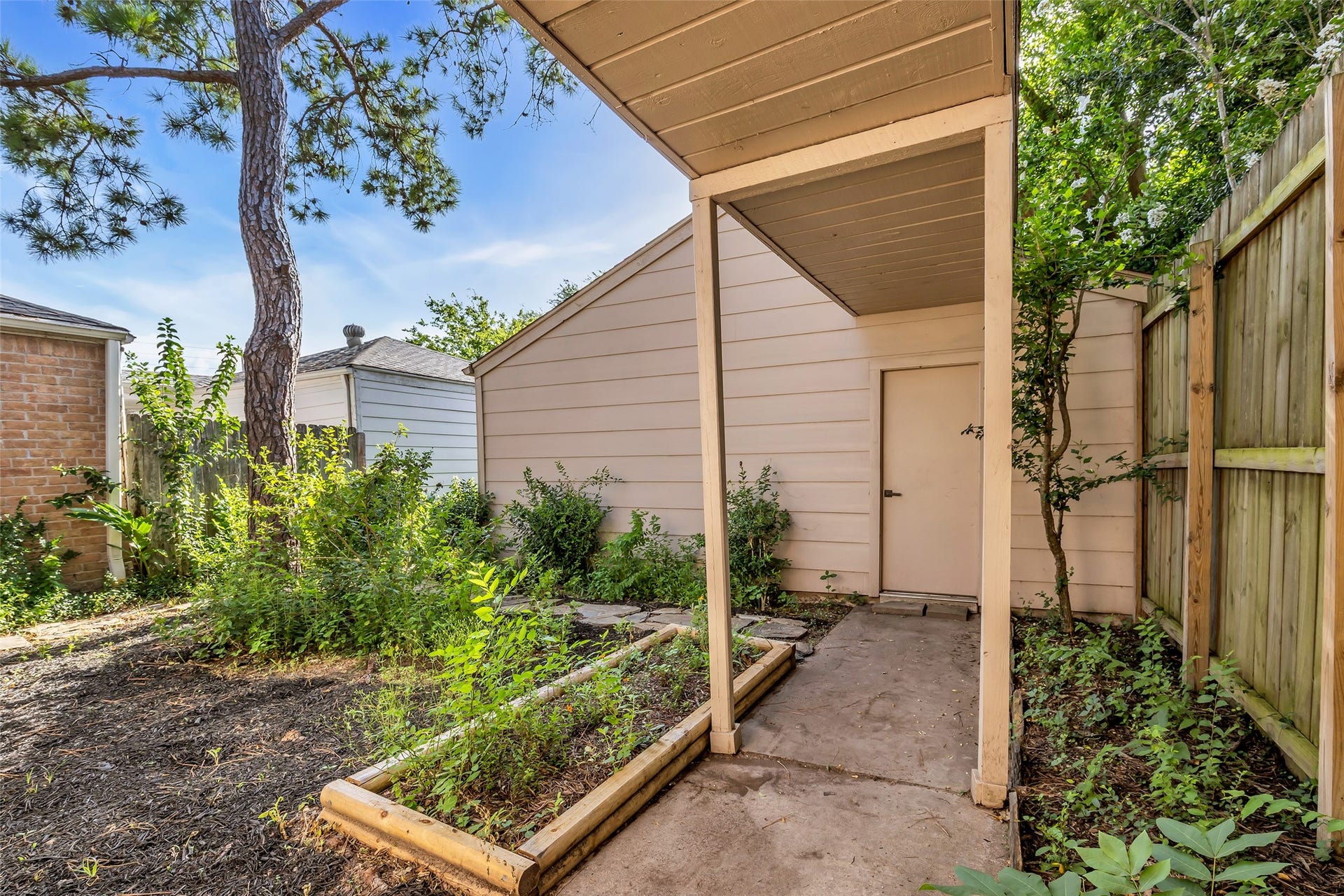 1907 Trixie Lane, Houston, TX 77042 1907 Trixie Lane, Houston, TX 77042