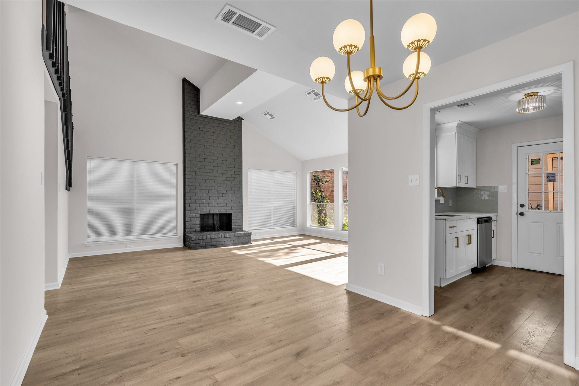 1907 Trixie Lane, Houston, TX 77042 1907 Trixie Lane, Houston, TX 77042