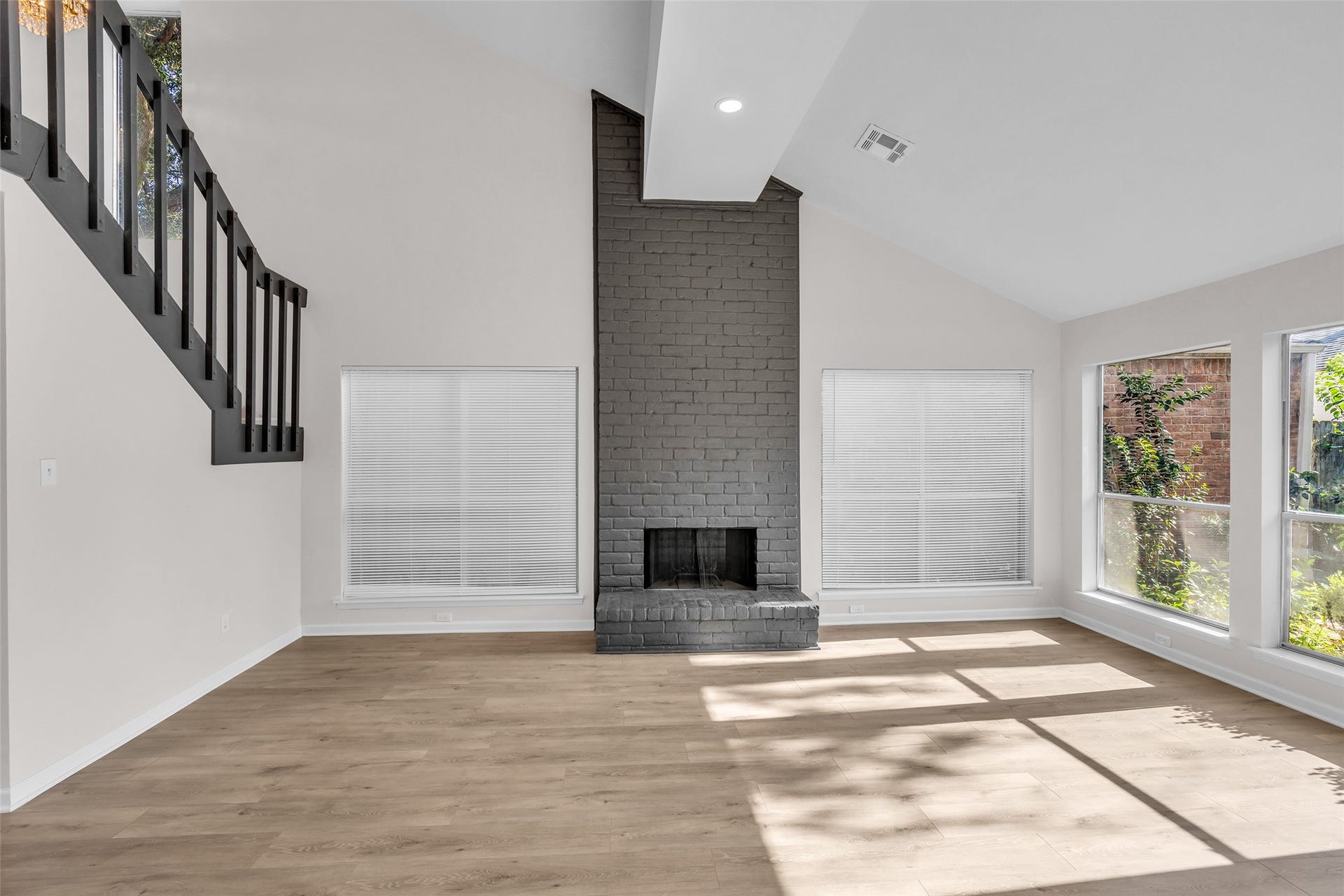1907 Trixie Lane, Houston, TX 77042 1907 Trixie Lane, Houston, TX 77042