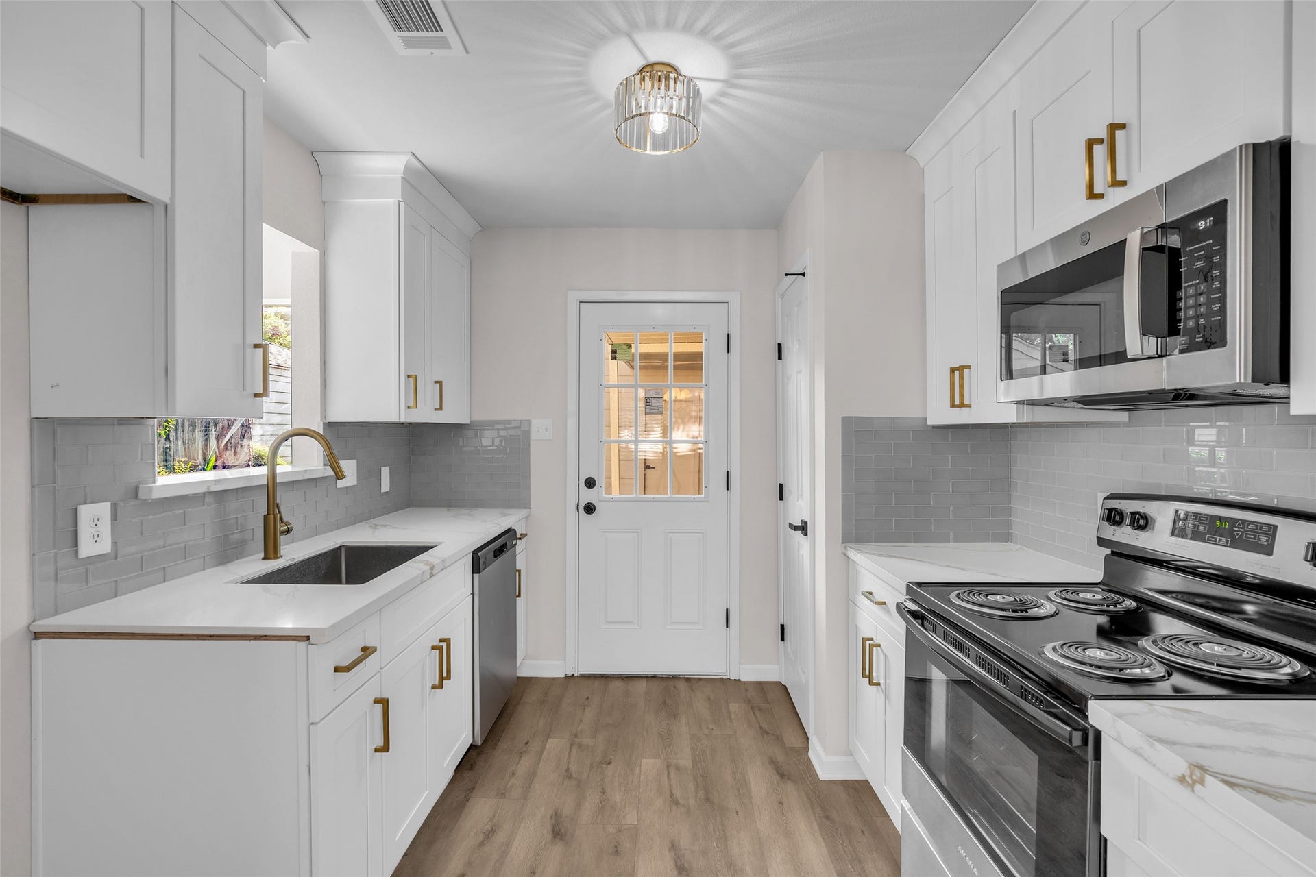 1907 Trixie Lane, Houston, TX 77042 1907 Trixie Lane, Houston, TX 77042