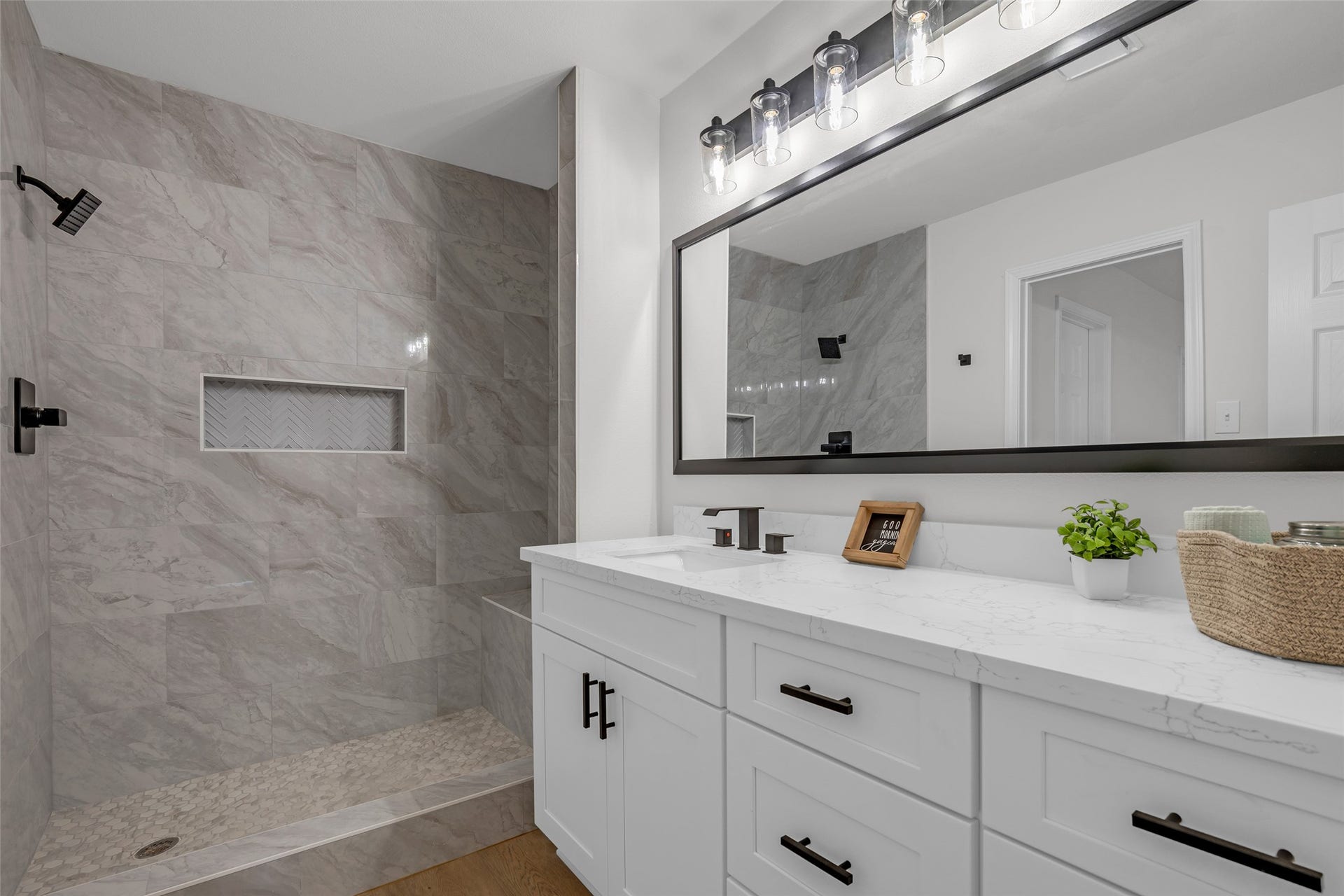 1907 Trixie Lane, Houston, TX 77042 1907 Trixie Lane, Houston, TX 77042