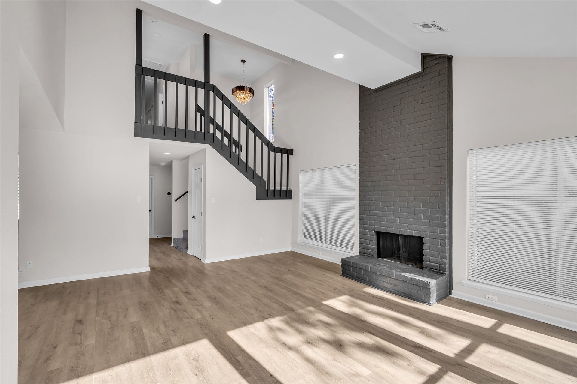 1907 Trixie Lane, Houston, TX 77042 1907 Trixie Lane, Houston, TX 77042