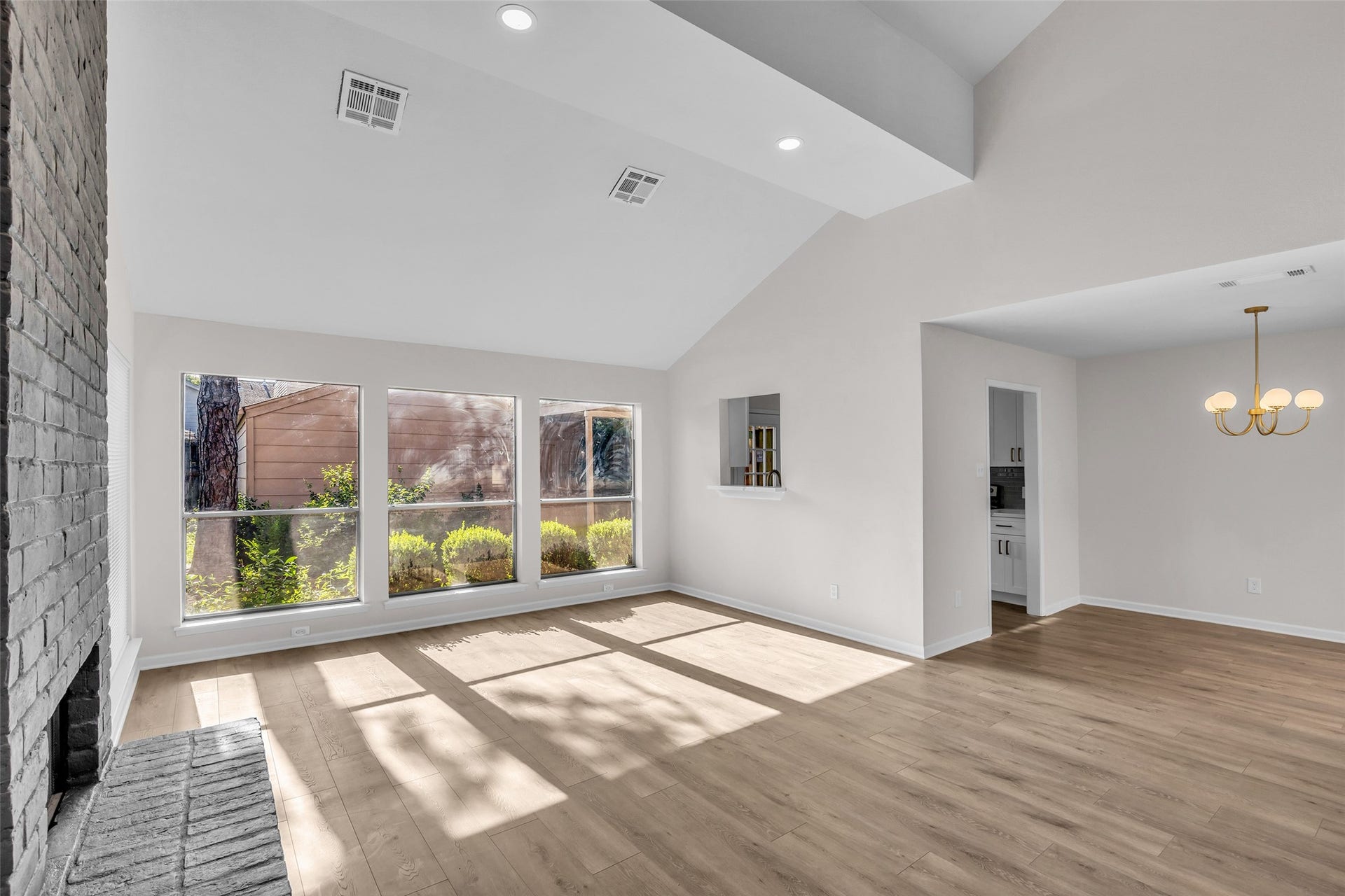 1907 Trixie Lane, Houston, TX 77042 1907 Trixie Lane, Houston, TX 77042