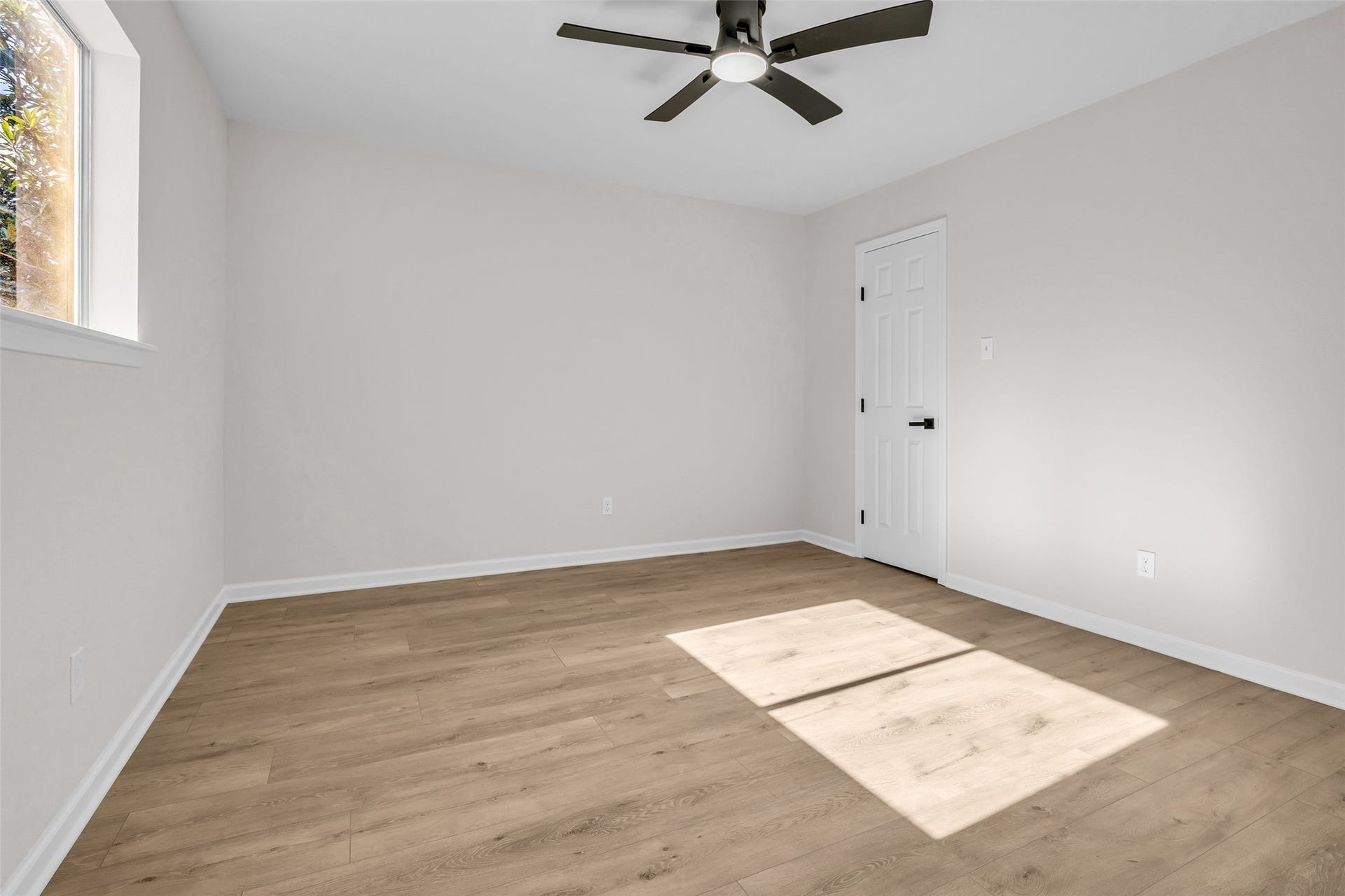 1907 Trixie Lane, Houston, TX 77042 Upstairs bedroom 2 not staged