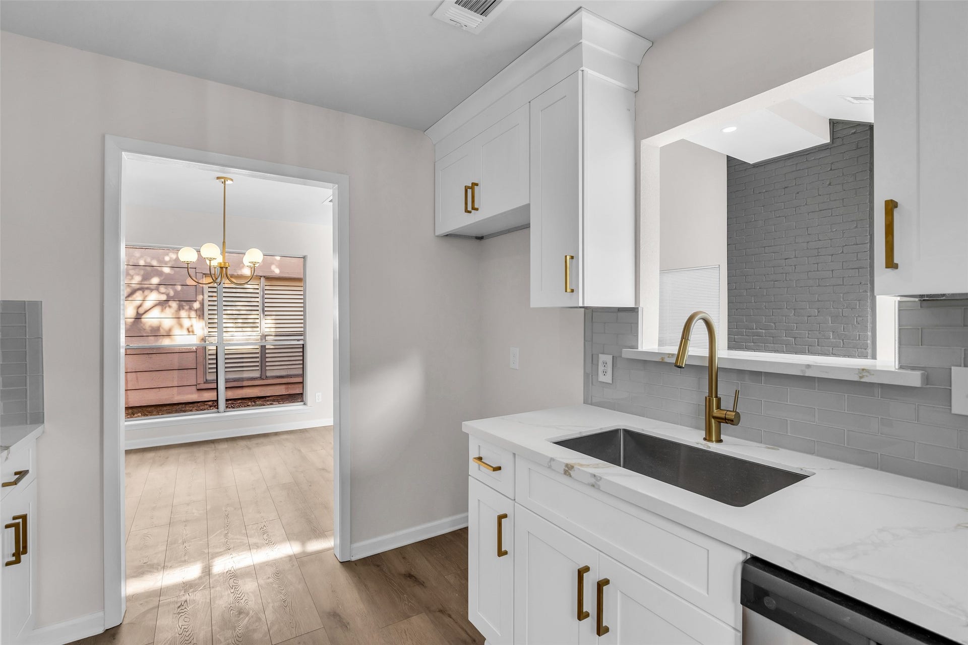 1907 Trixie Lane, Houston, TX 77042 1907 Trixie Lane, Houston, TX 77042