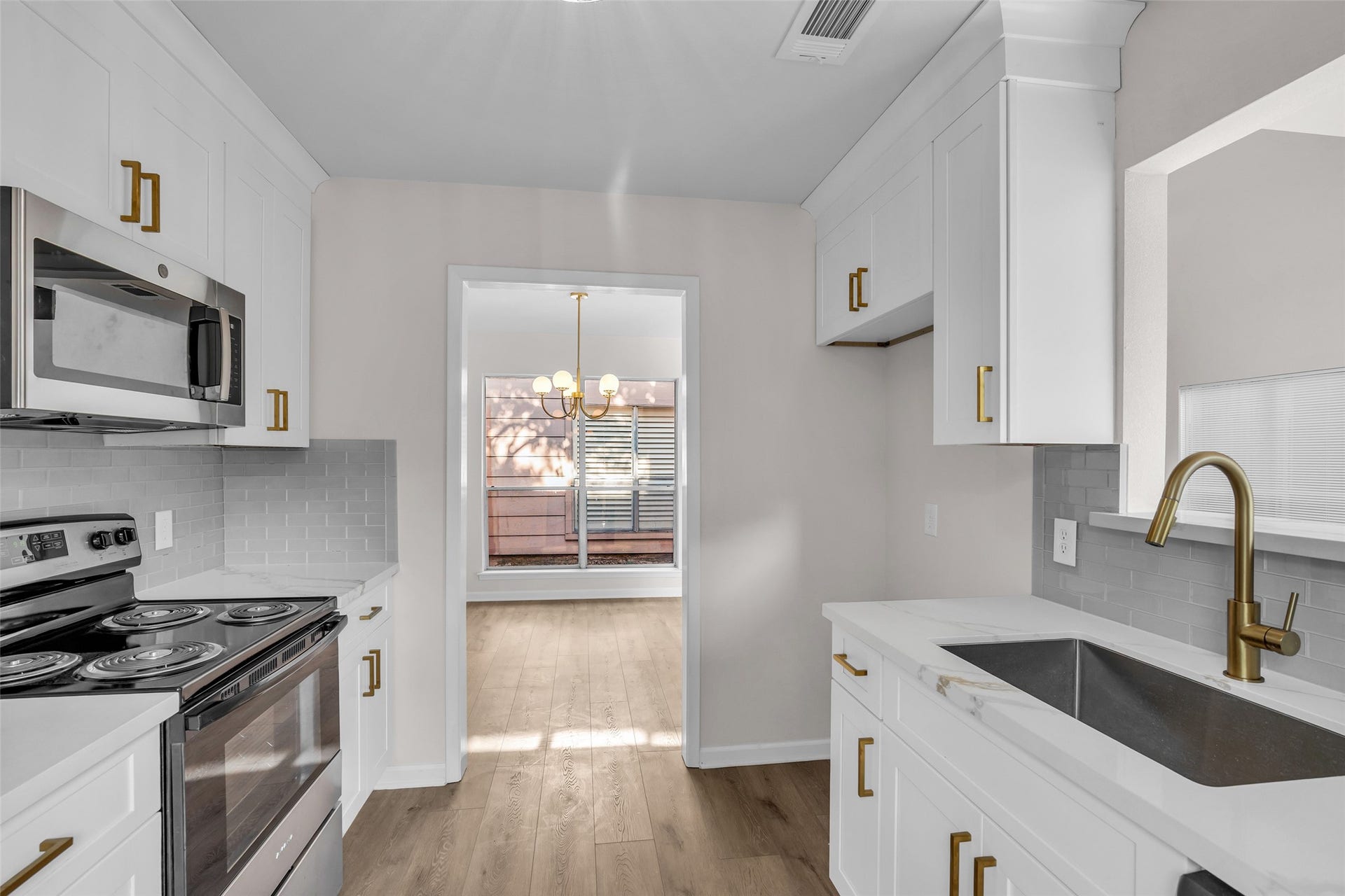 1907 Trixie Lane, Houston, TX 77042 1907 Trixie Lane, Houston, TX 77042