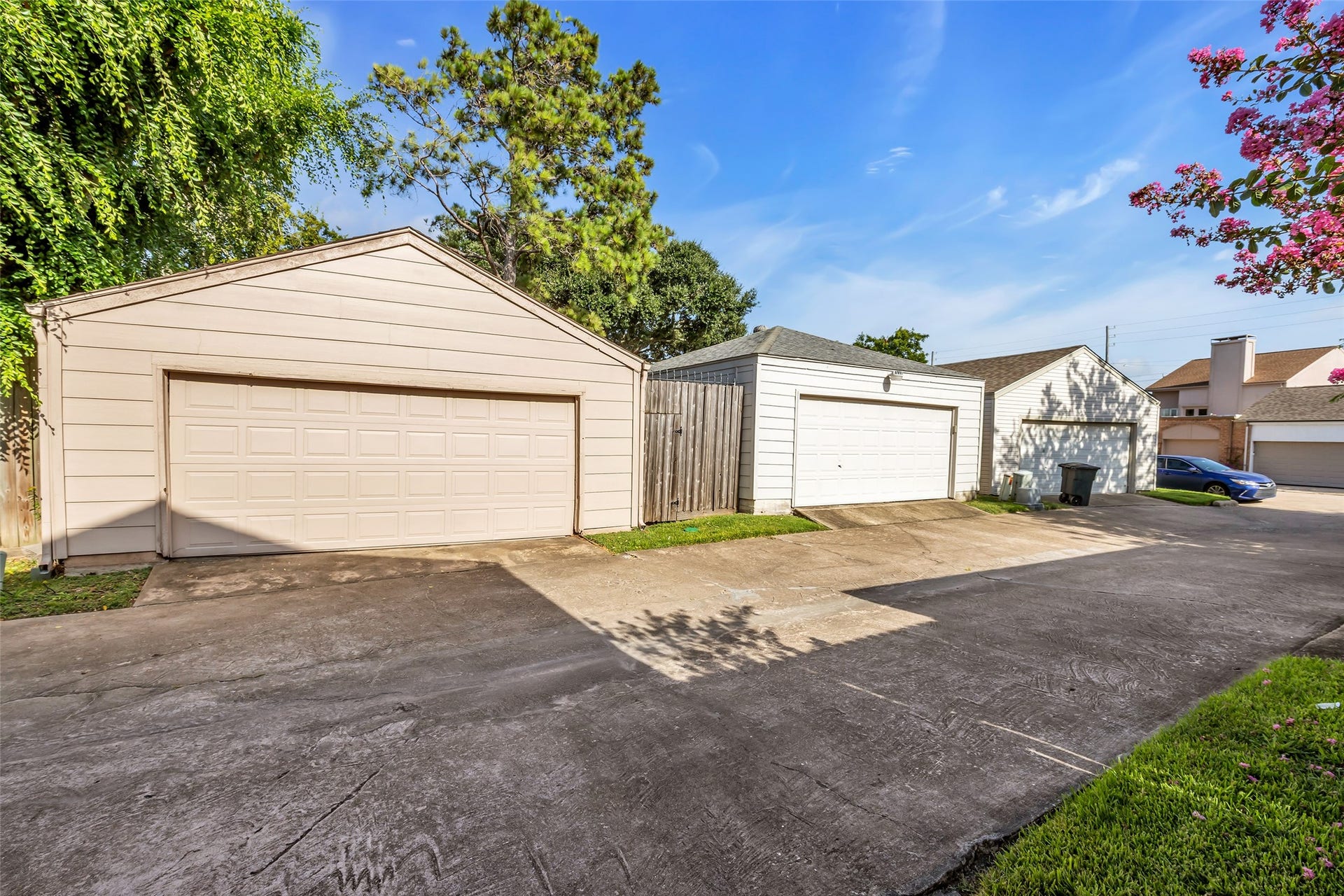1907 Trixie Lane, Houston, TX 77042 1907 Trixie Lane, Houston, TX 77042