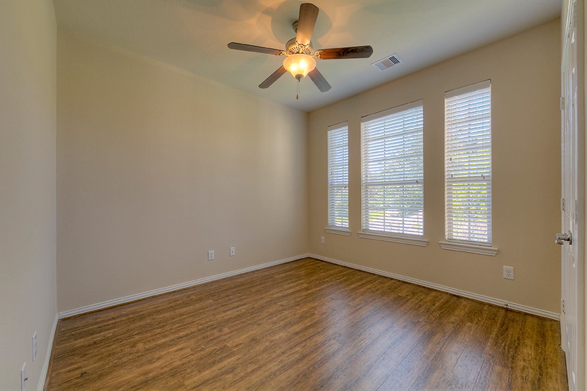 10 Quillwood Place, The Woodlands, TX 77354 10 Quillwood Place, The Woodlands, TX 77354
