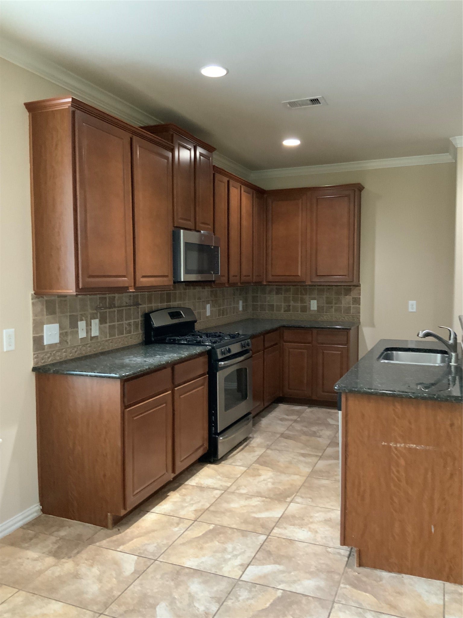 10 Quillwood Place, The Woodlands, TX 77354 10 Quillwood Place, The Woodlands, TX 77354