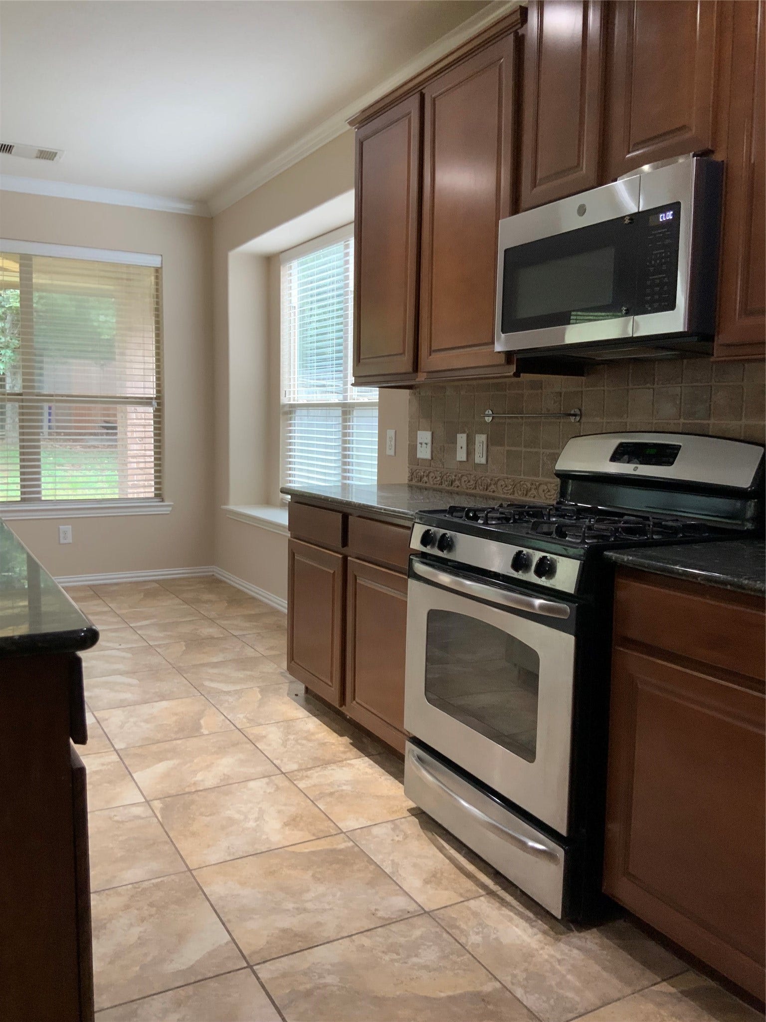 10 Quillwood Place, The Woodlands, TX 77354 10 Quillwood Place, The Woodlands, TX 77354