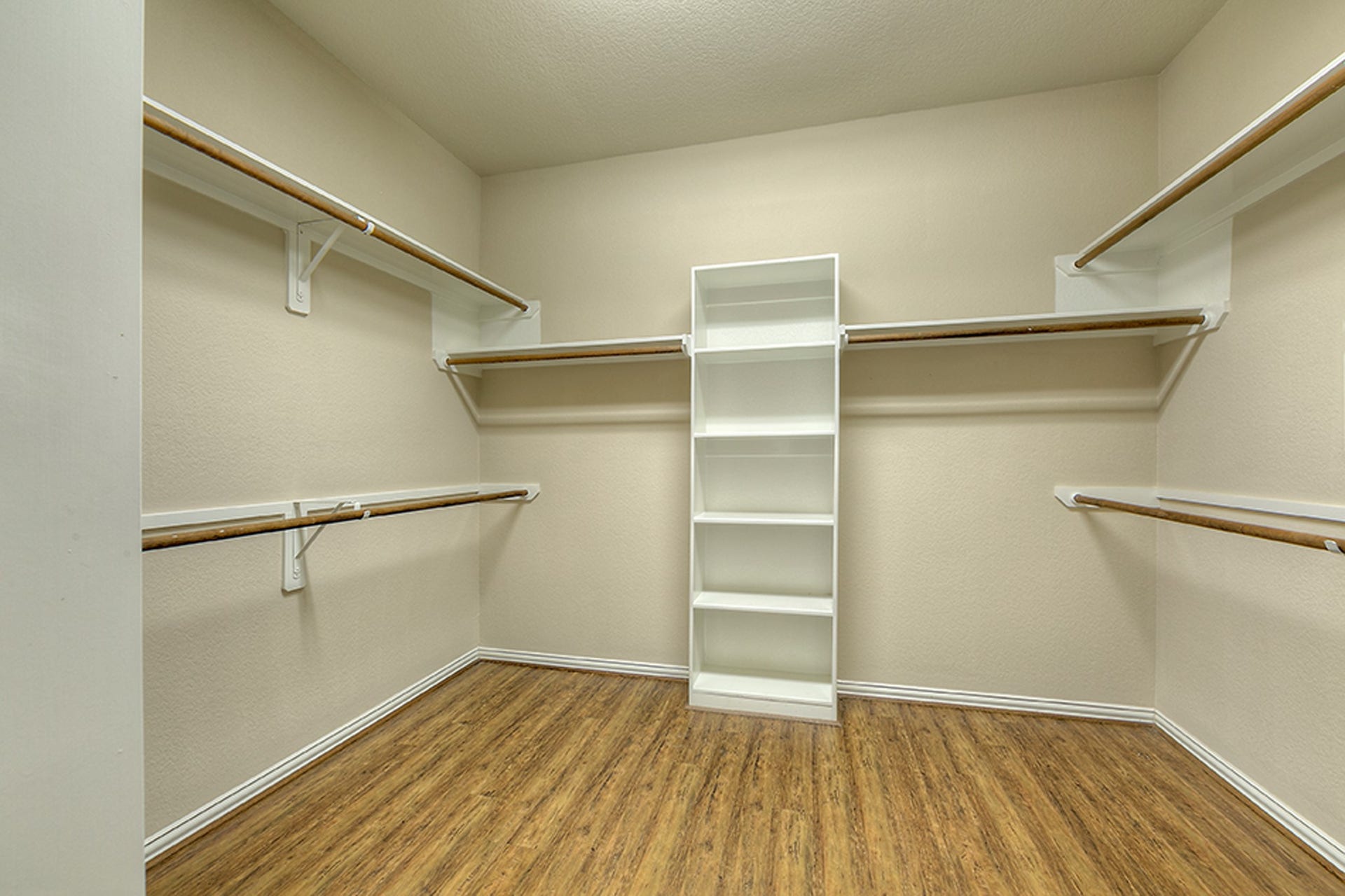 10 Quillwood Place, The Woodlands, TX 77354 10 Quillwood Place, The Woodlands, TX 77354