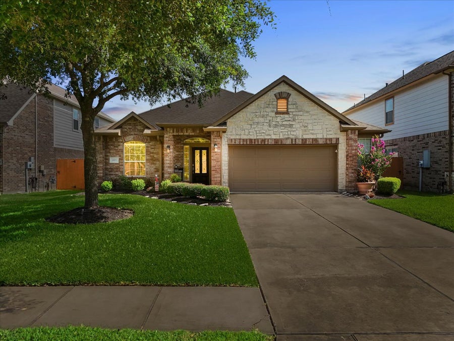 Property photo for 2875 Torano Circle, League City, TX