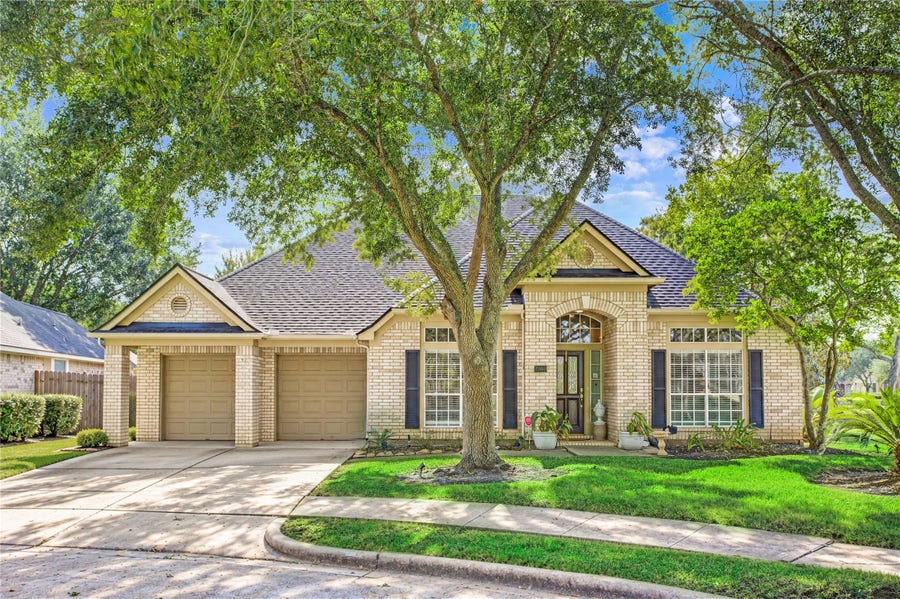 Property photo for 3302 Mill Hollow, Missouri City, TX
