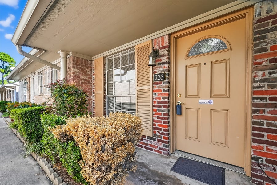 Property photo for 235 W Tri Oaks Lane, #235, Houston, TX