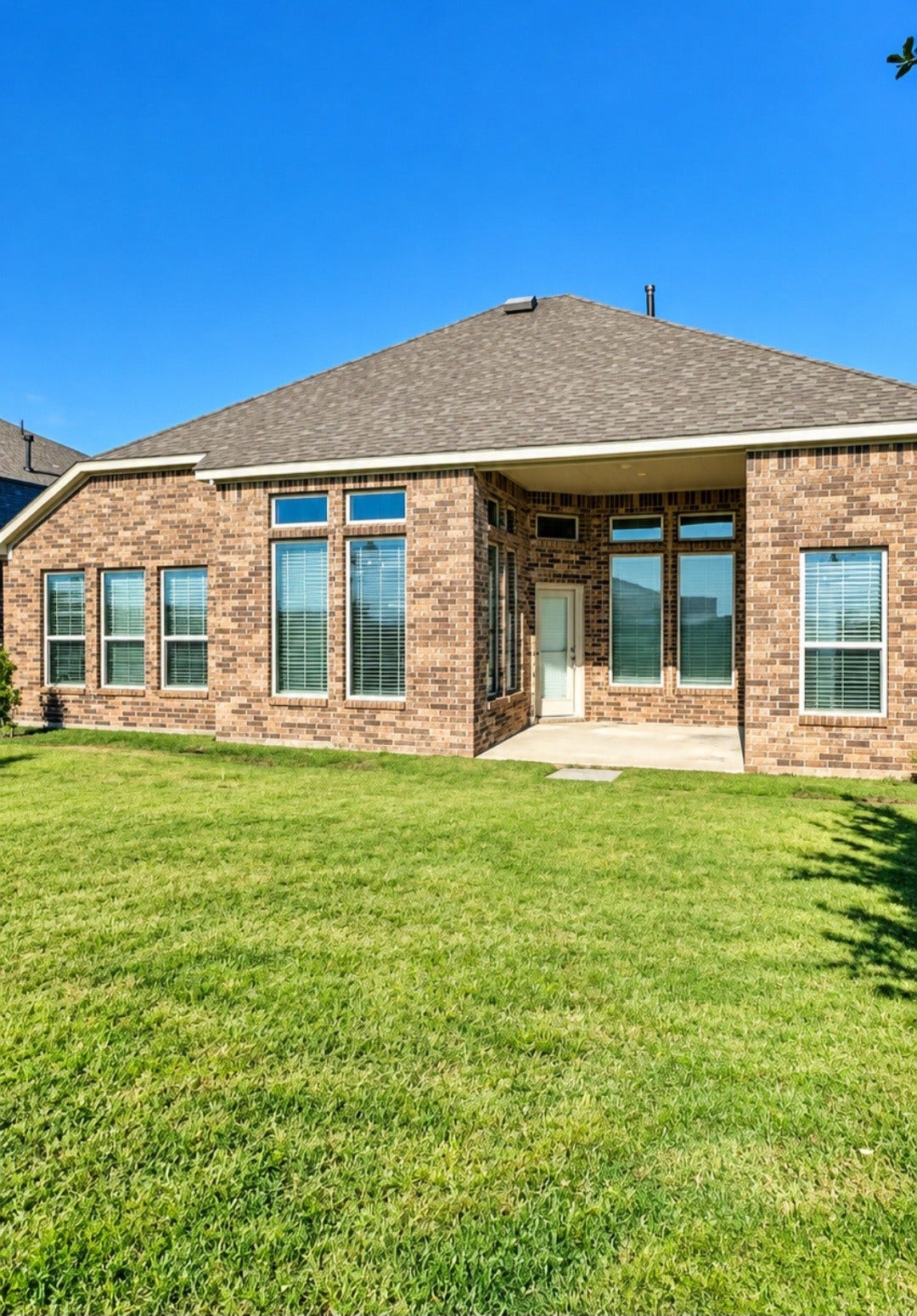 10715 Amador Peak Drive, Rosharon, TX 77583 SPACIOUS BACKYARD