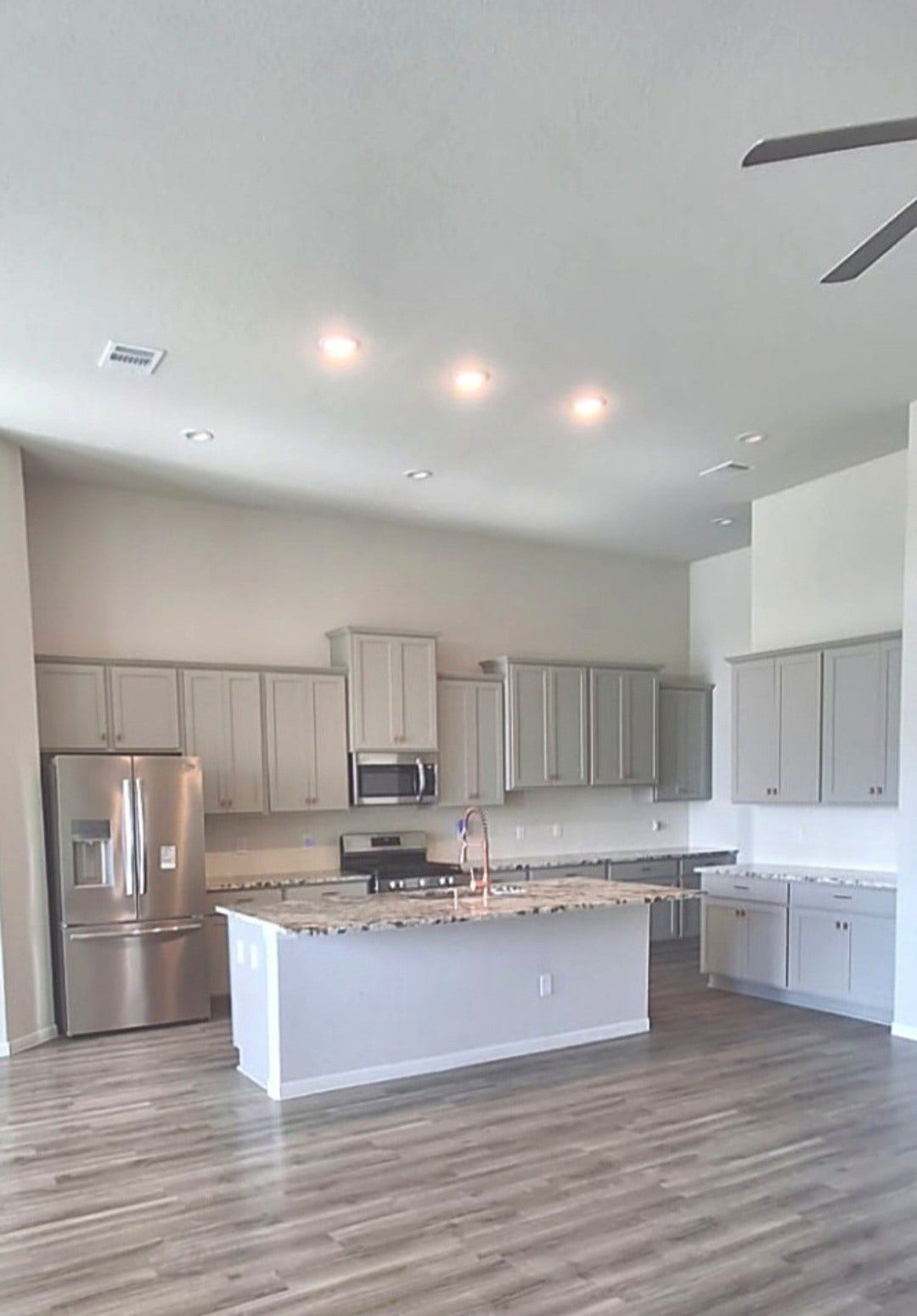 10715 Amador Peak Drive, Rosharon, TX 77583 KITCHEN