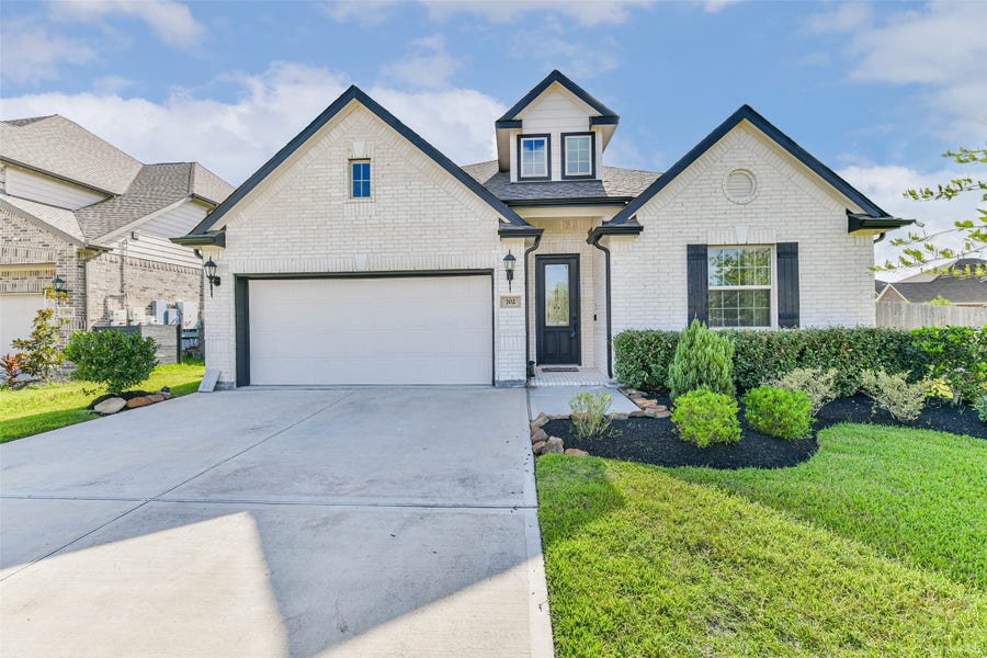 Property photo for 702 Campbell Drive, League City, TX