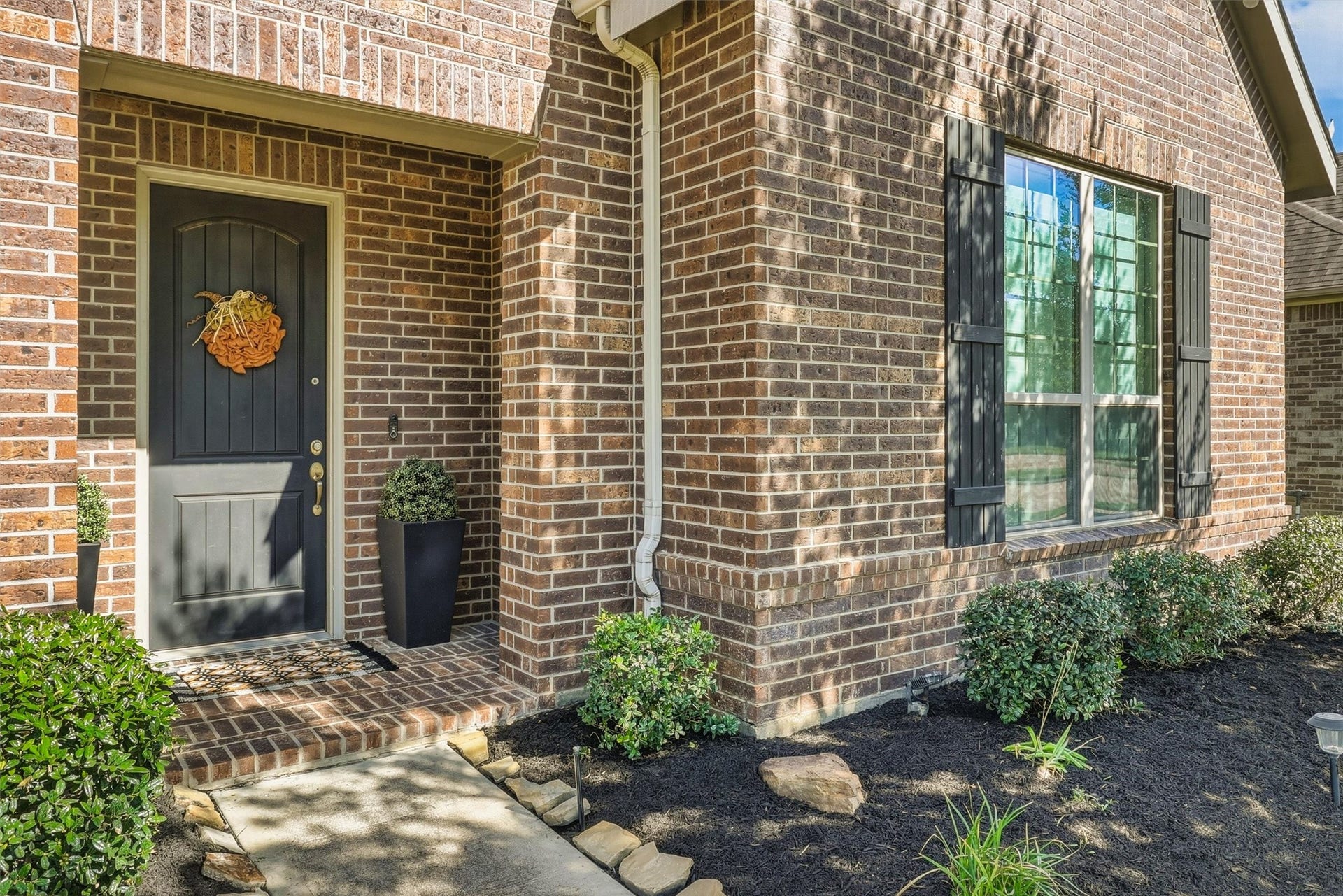 1407 Trails Of Katy Lane, Katy, TX 77494 The welcome begins before you step inside. A sheltered brick entry, substantial front door and arched architectural details create a memorable arrival, whether youre greeting dinner guests or coming home after a busy day.